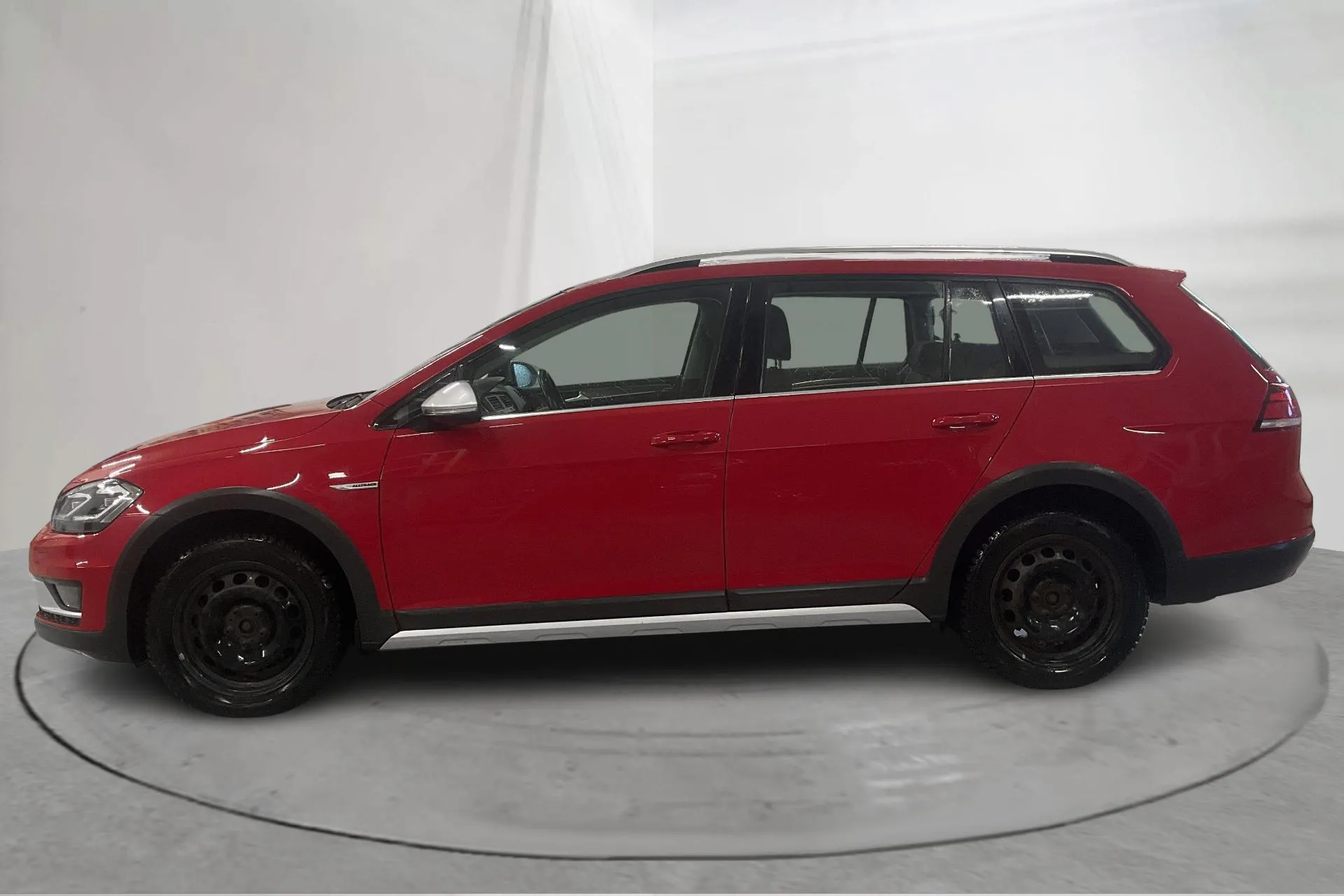 Presentationsfoto 2 av 20: VW Golf Alltrack 2.0 TDI 4MOTION (184hk) - 9 060 mil - Automat - röd - 2020