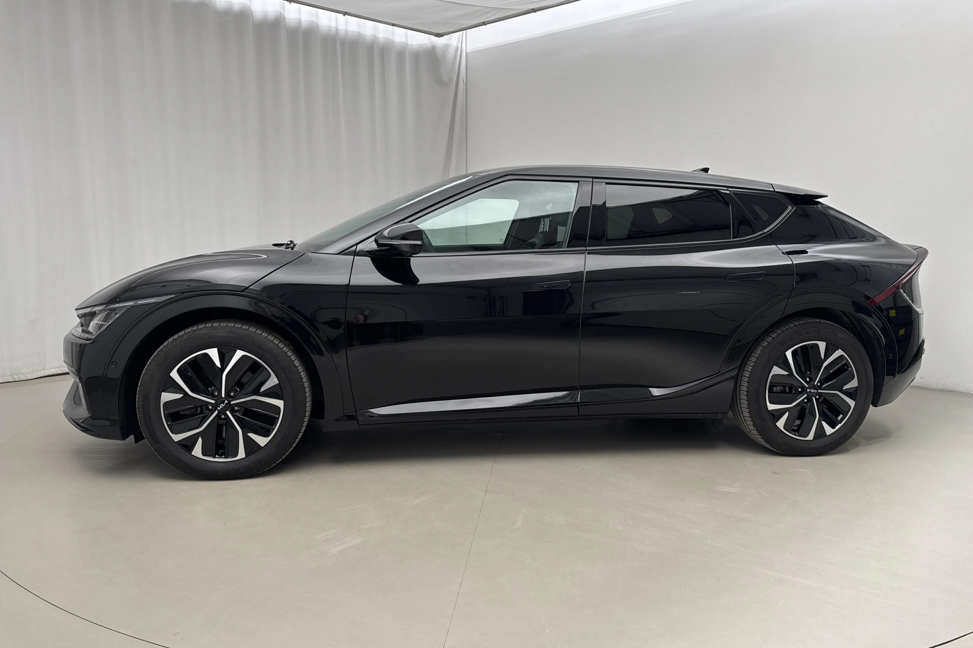 Esittelykuva 2 osoitteesta 25: KIA EV6 AWD (325hk) - 25 530 km - Automaattinen - musta - 2023