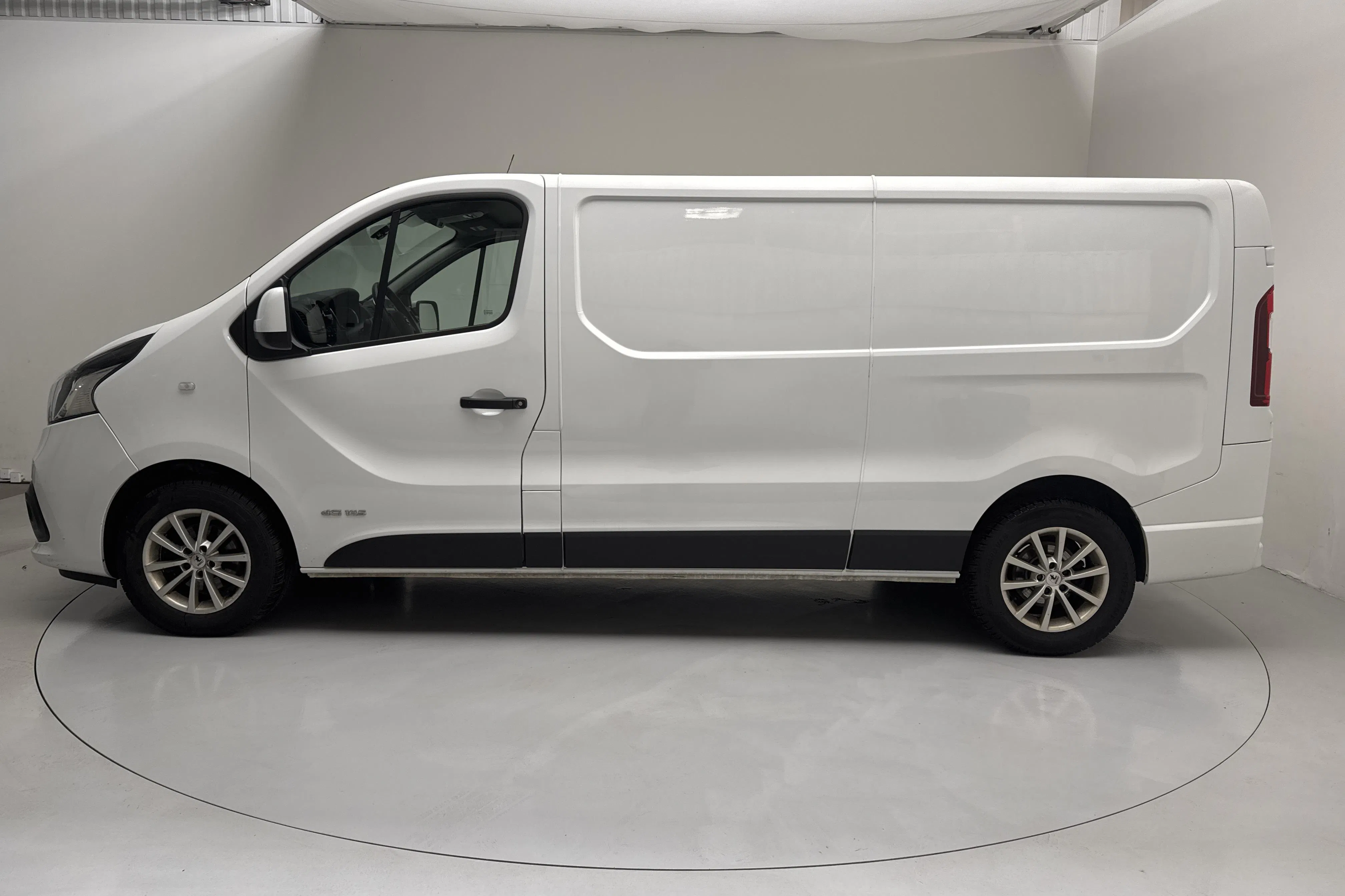 Presentation photo 2 of 14: Nissan NV300 1.6 dCi (145hk) - 98 230 km - Automatic - white - 2021