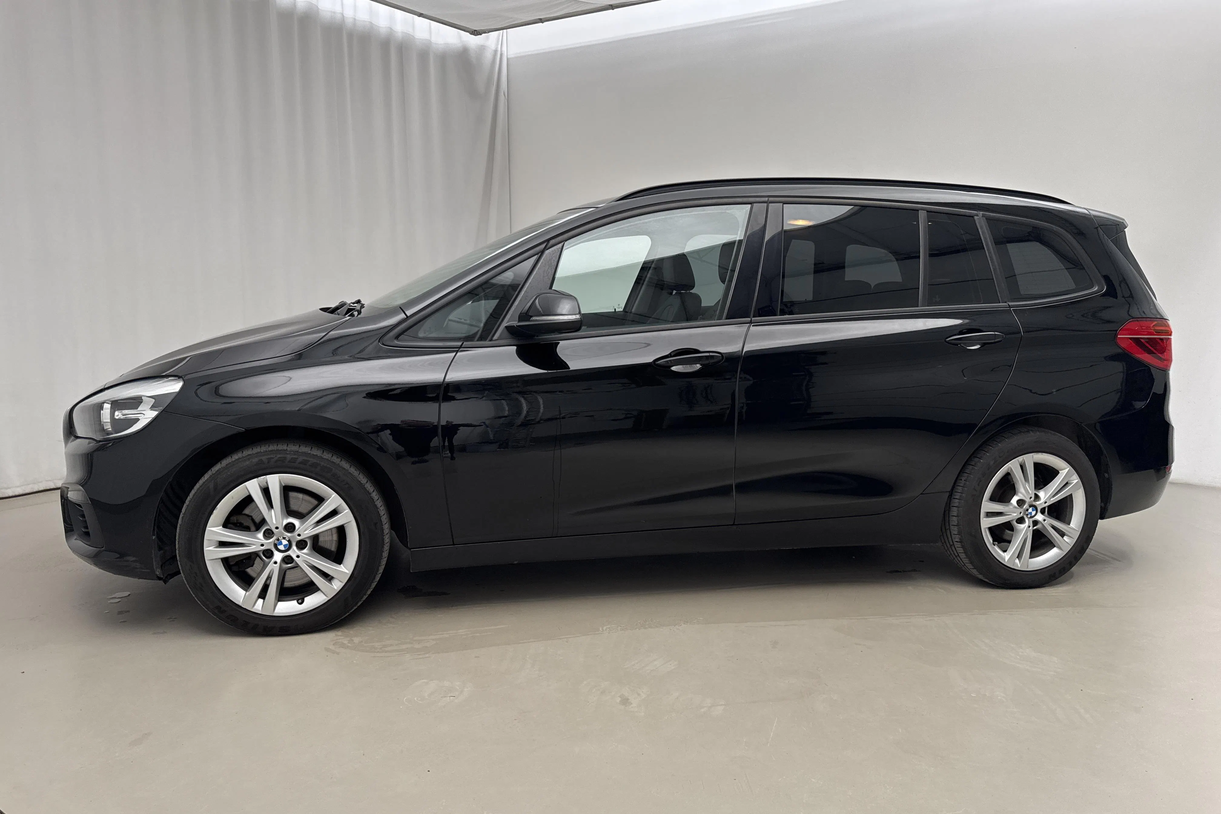 Presentationsfoto 2 av 20: BMW 220d Gran Tourer, F46 (190hk) - 13 476 mil - Automat - svart - 2016