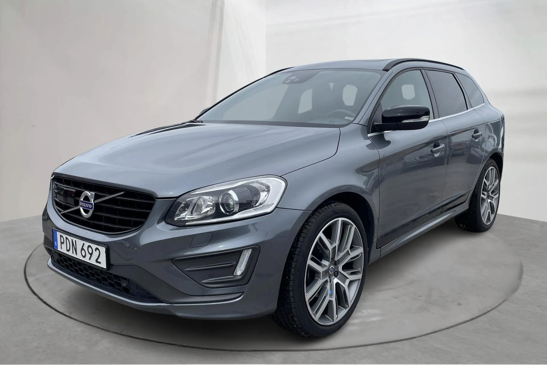 Presentationsfoto 1 av 24: Volvo XC60 T6 AWD (310hk) - 20 379 mil - Automat - grå - 2017