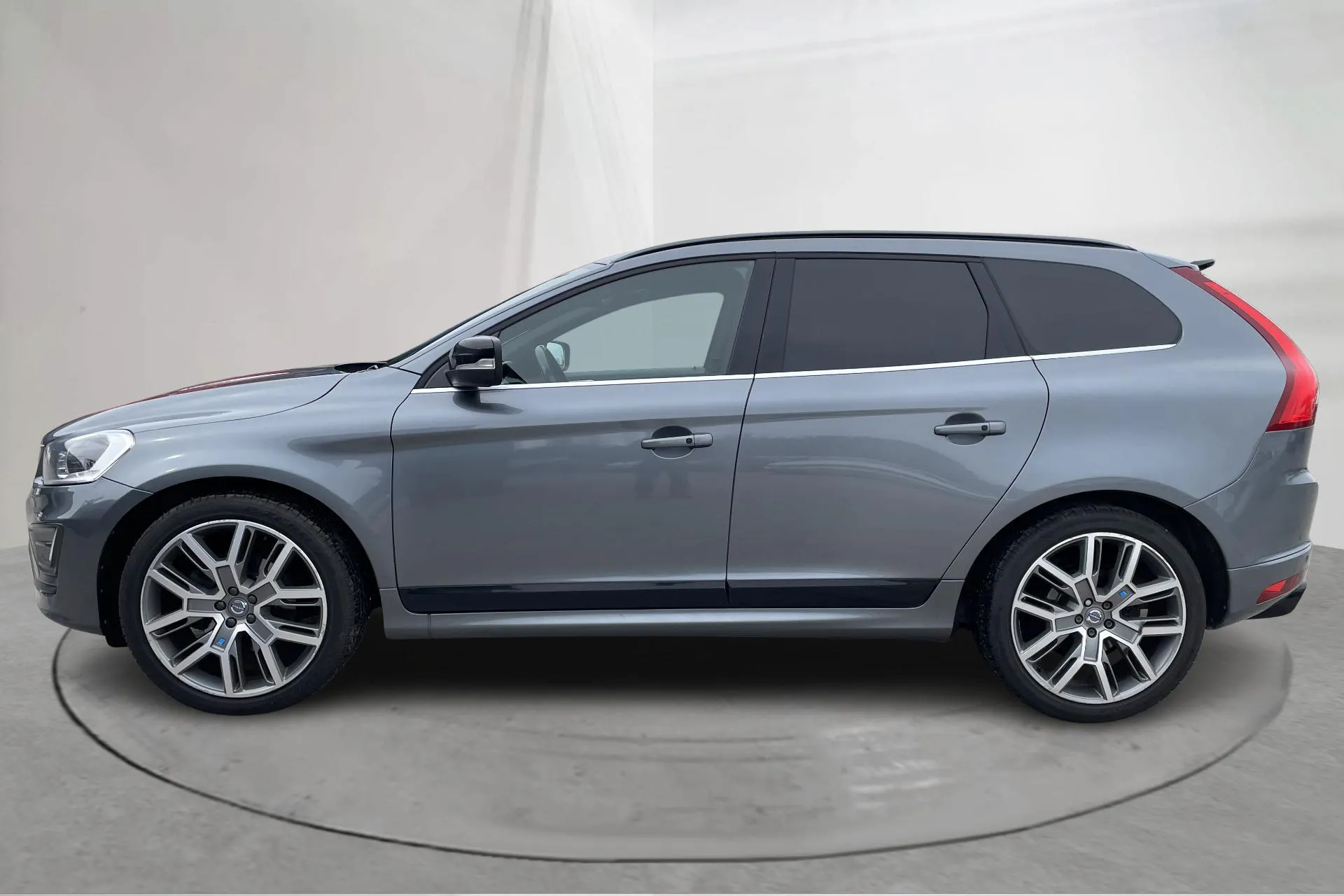 Presentationsfoto 2 av 24: Volvo XC60 T6 AWD (310hk) - 20 379 mil - Automat - grå - 2017