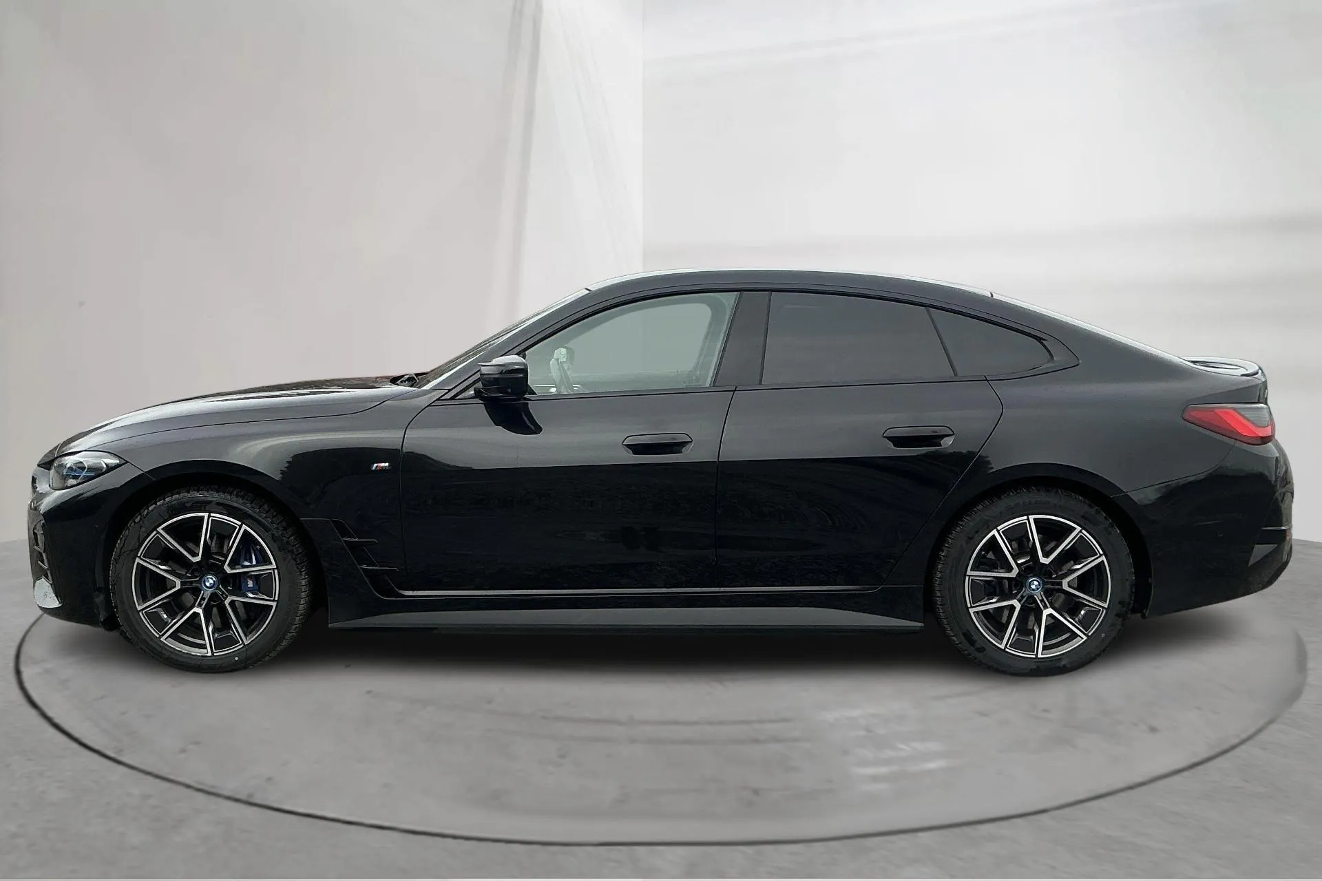 Presentationsfoto 2 av 18: BMW i4 M50 xDrive, G26 (544hk) - 8 106 mil - Automat - svart - 2024