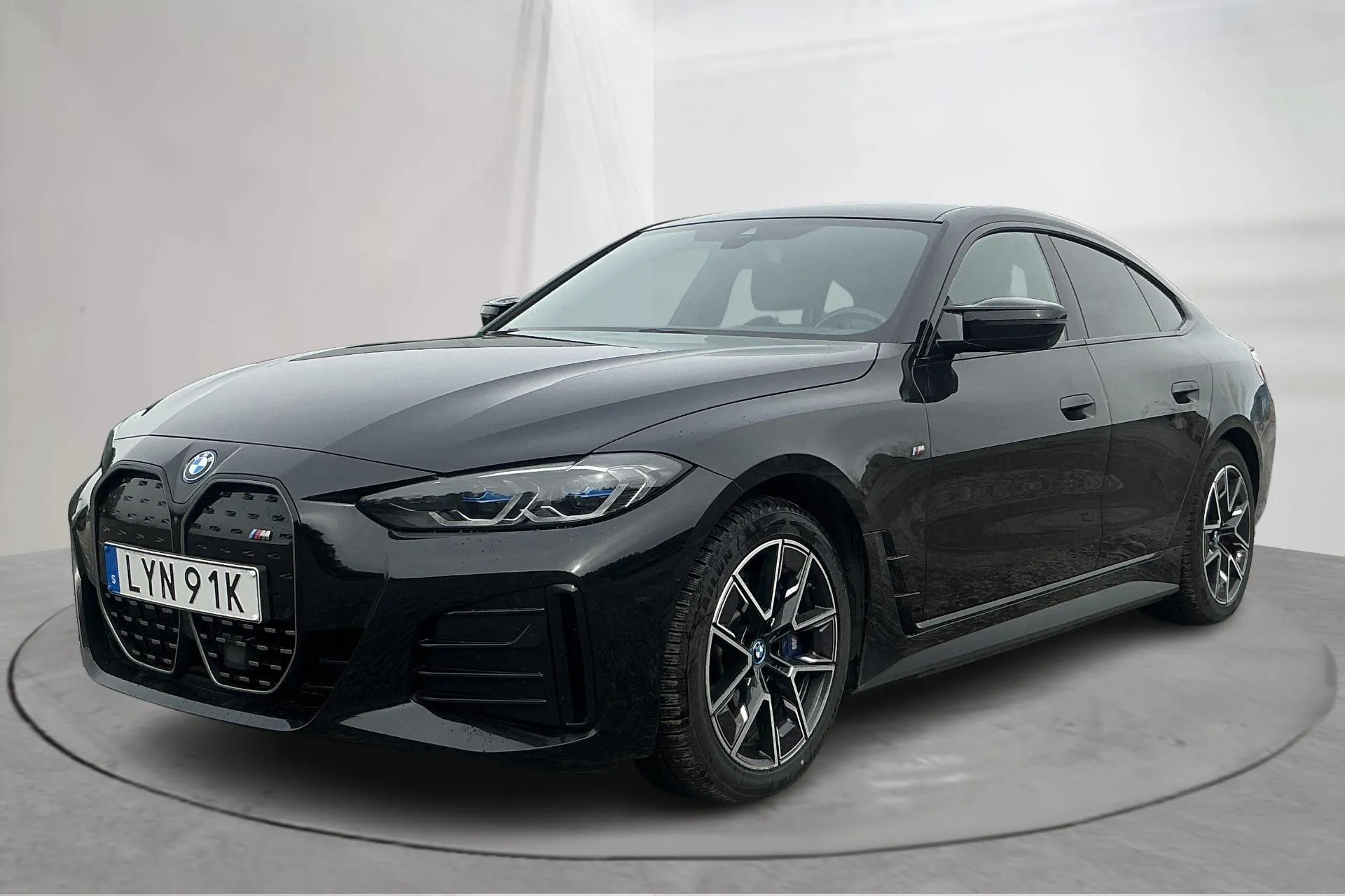 Presentationsfoto 1 av 18: BMW i4 M50 xDrive, G26 (544hk) - 8 106 mil - Automat - svart - 2024