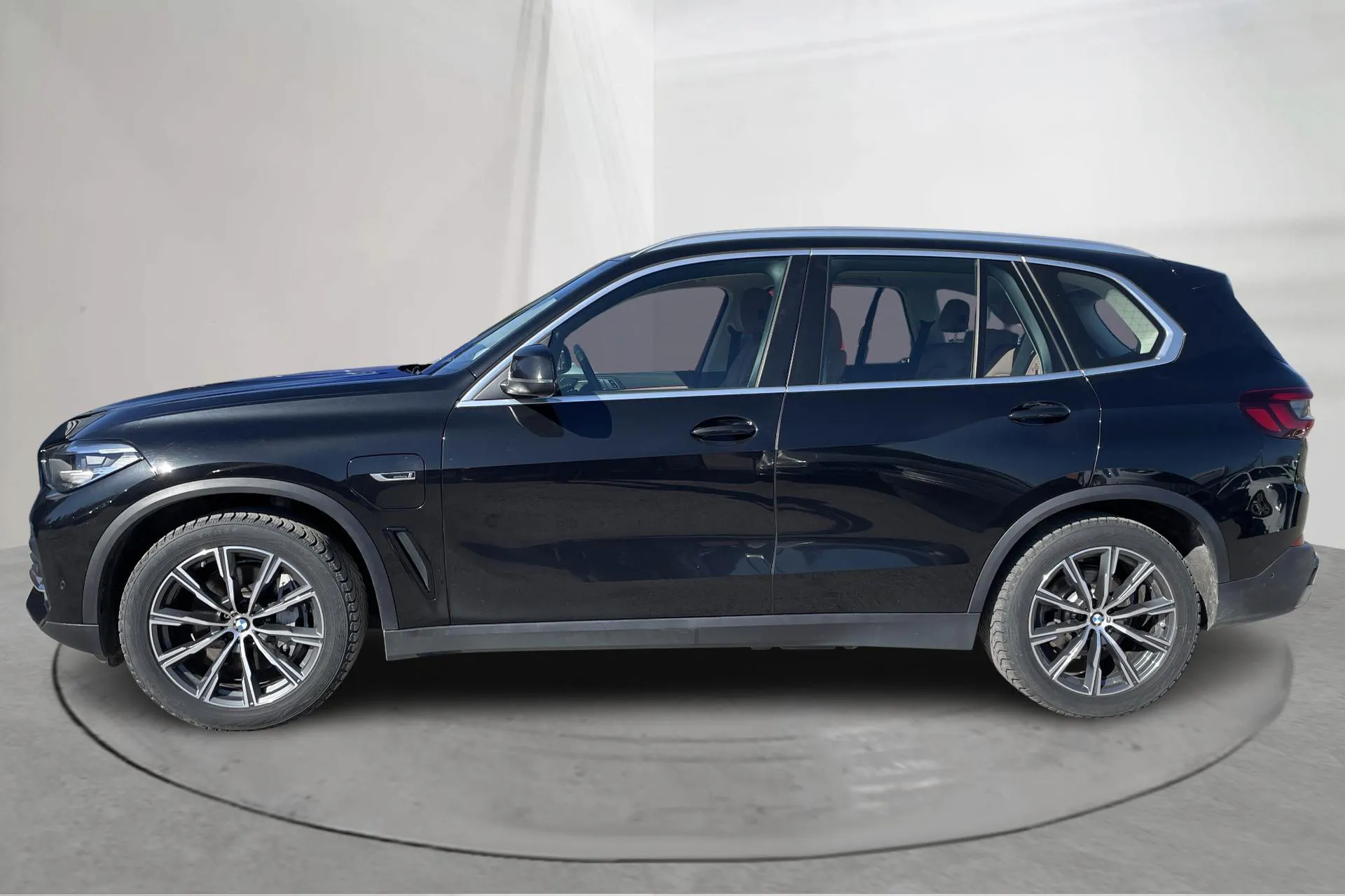 Presentationsfoto 2 av 26: BMW X5 xDrive45e, G05 (394hk) - 15 746 mil - Automat - svart - 2022