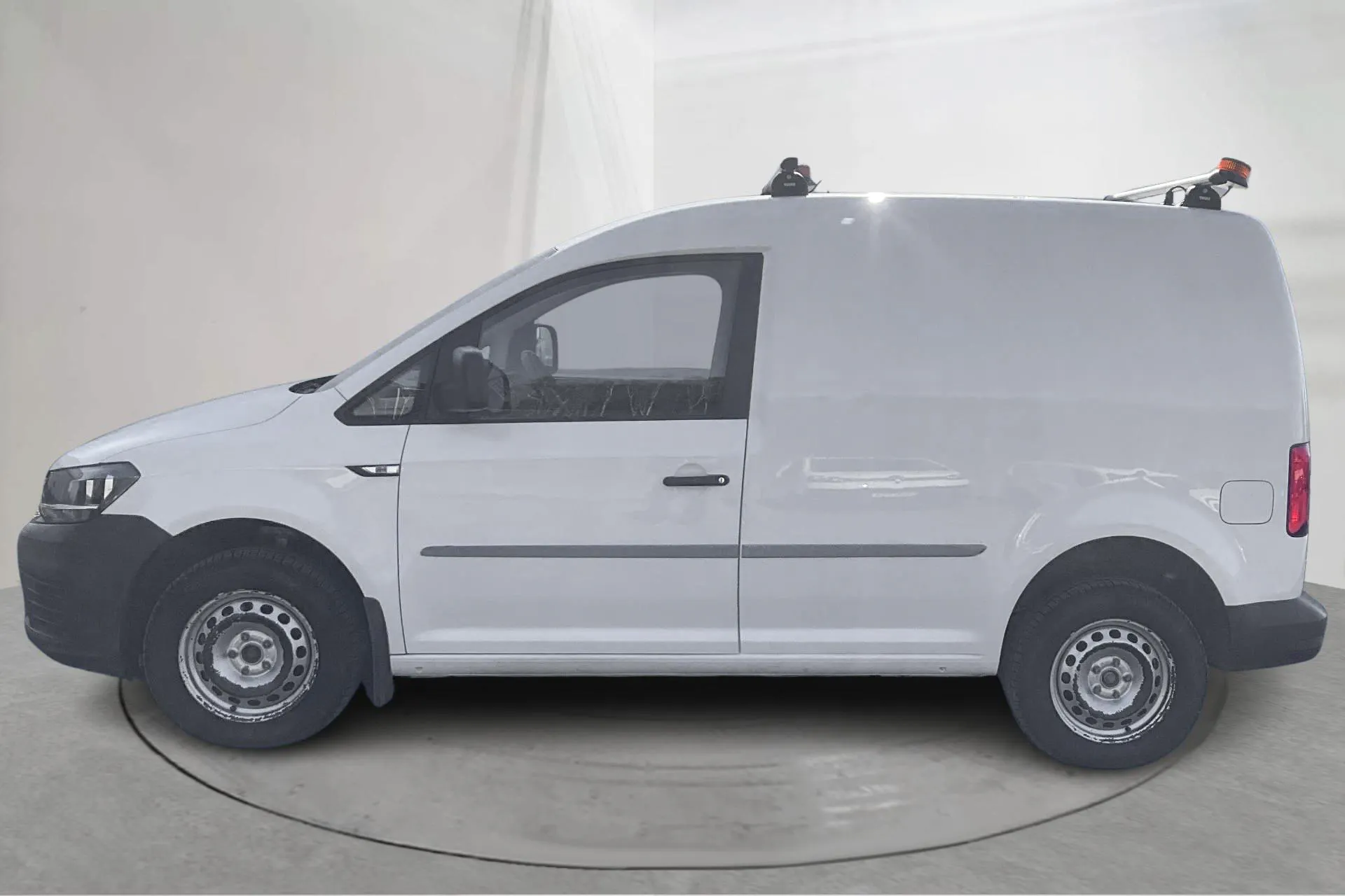 Presentationsfoto 2 av 11: VW Caddy 2.0 TDI Skåp 4MOTION (122hk) - 16 039 mil - Manuell - vit - 2018