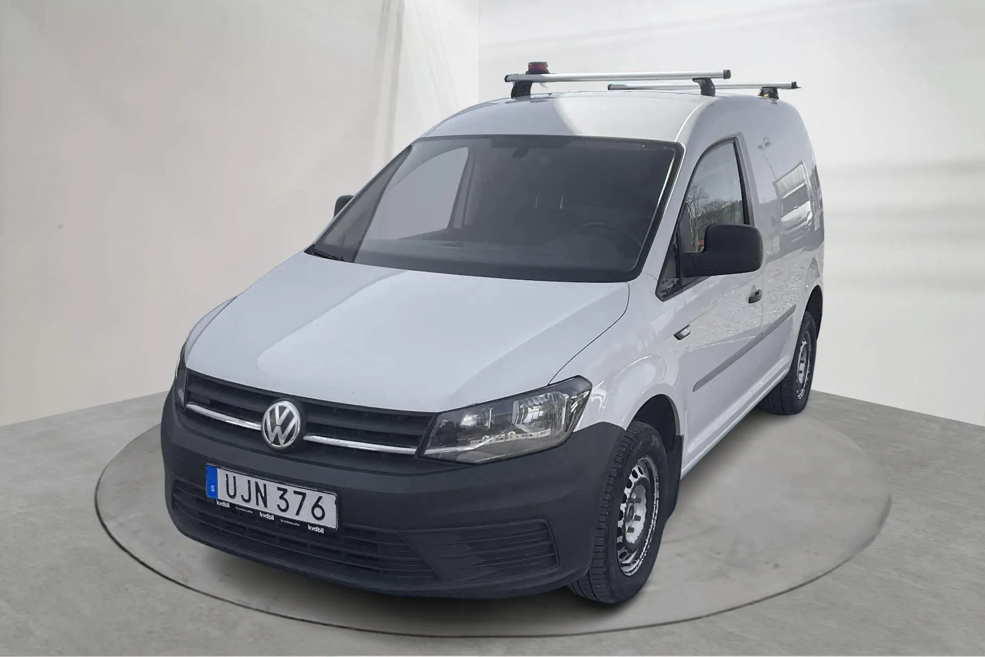 Presentationsfoto 1 av 11: VW Caddy 2.0 TDI Skåp 4MOTION (122hk) - 16 039 mil - Manuell - vit - 2018