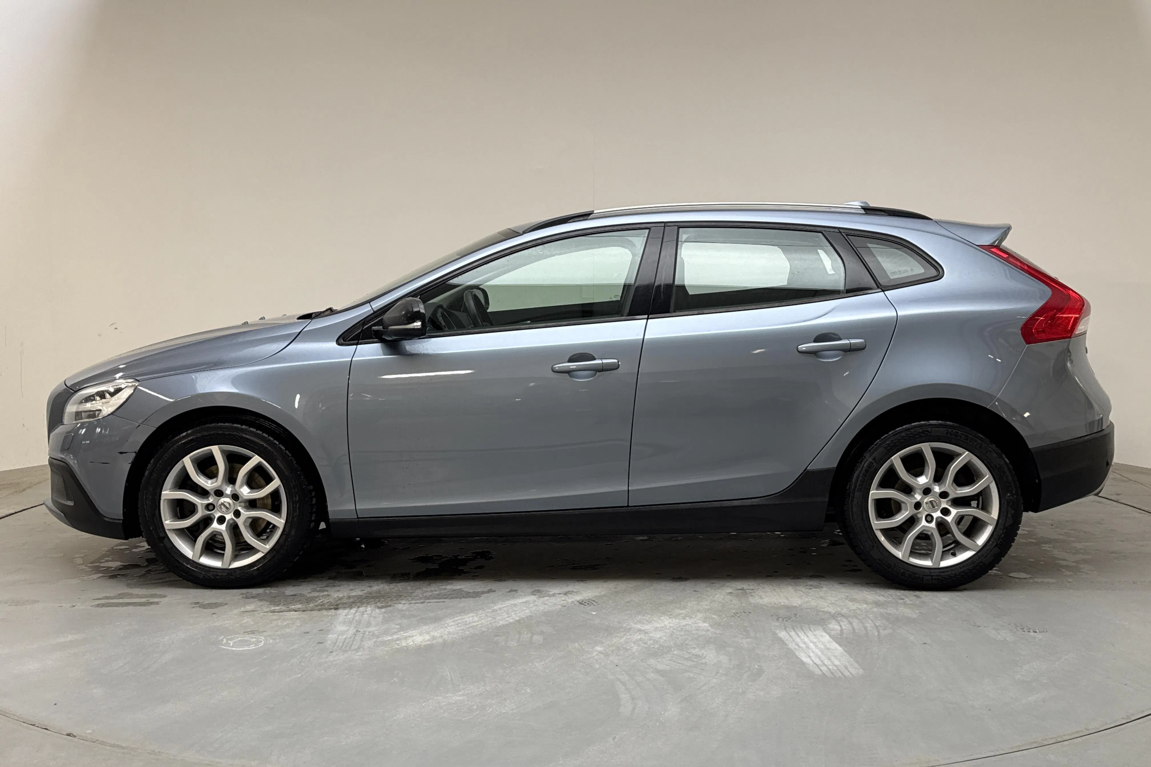 Presentation photo 2 of 13: Volvo V40 Cross Country D4 (190hk) - 224 910 km - Automatic - Light Blue - 2017