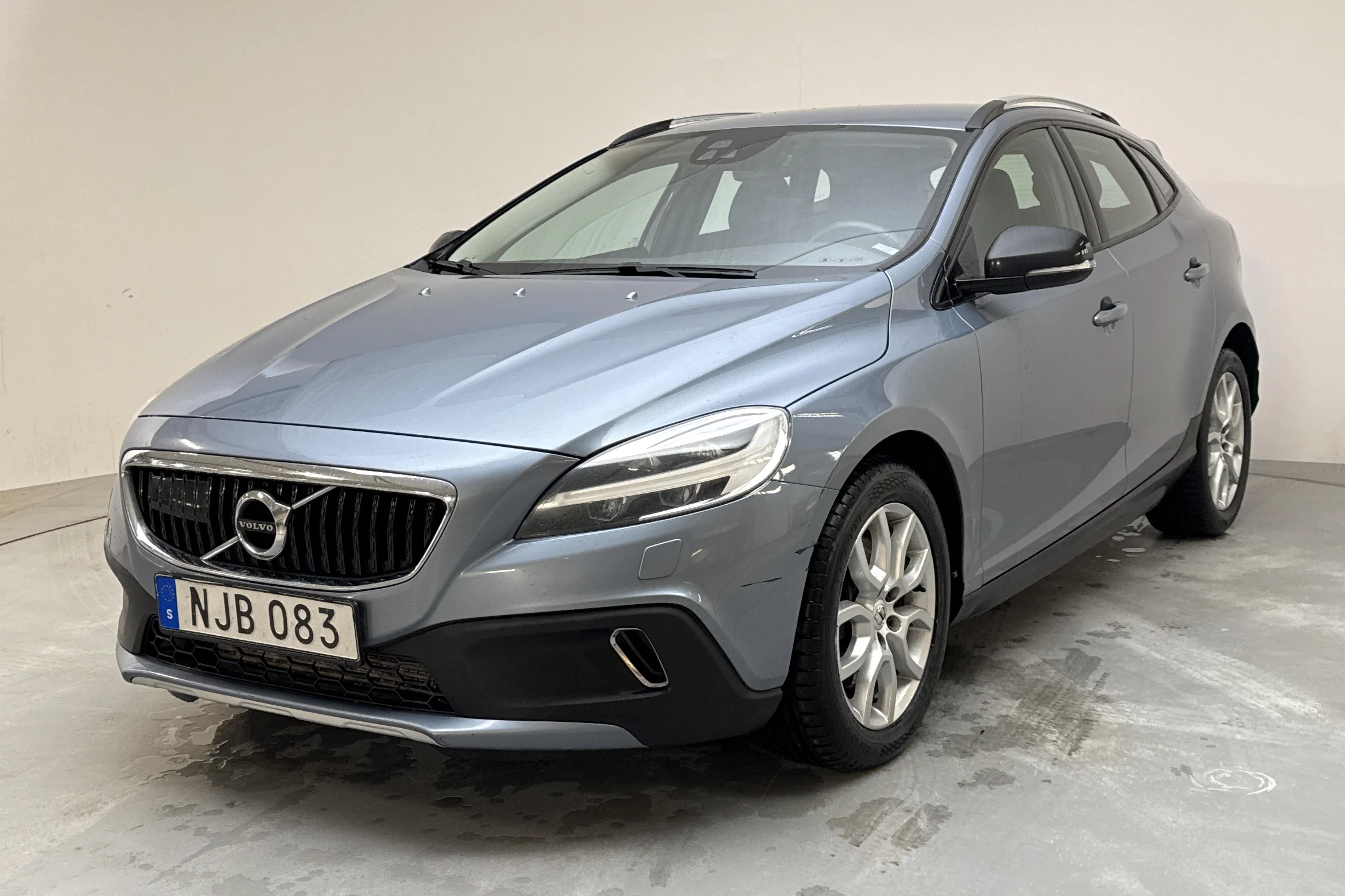 Presentation photo 1 of 13: Volvo V40 Cross Country D4 (190hk) - 224 910 km - Automatic - Light Blue - 2017