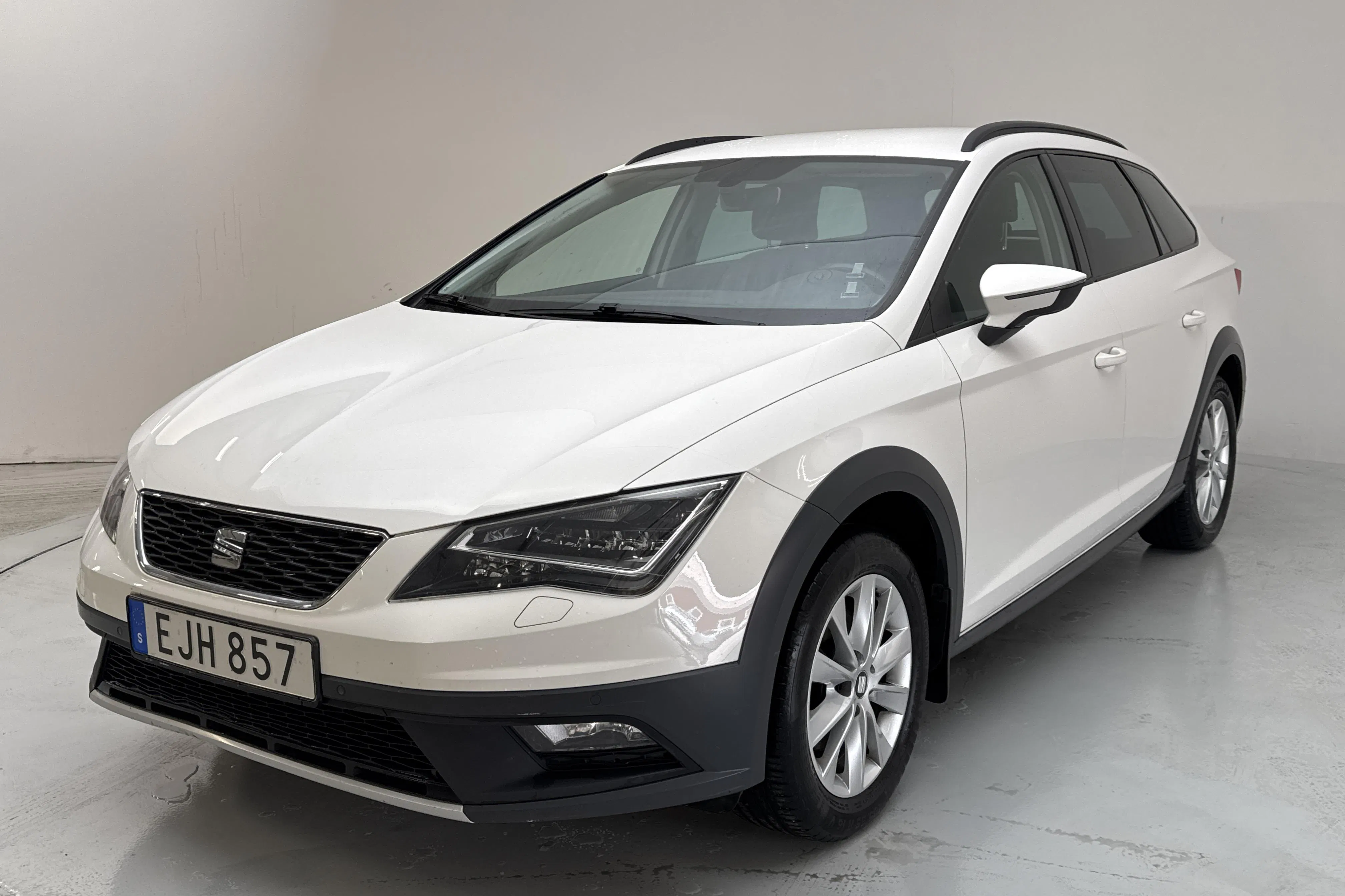 Presentation photo 1 of 13: Seat Leon 1.4 TSI ST X-Perience (125hk) - 146 520 km - Manual - white - 2016
