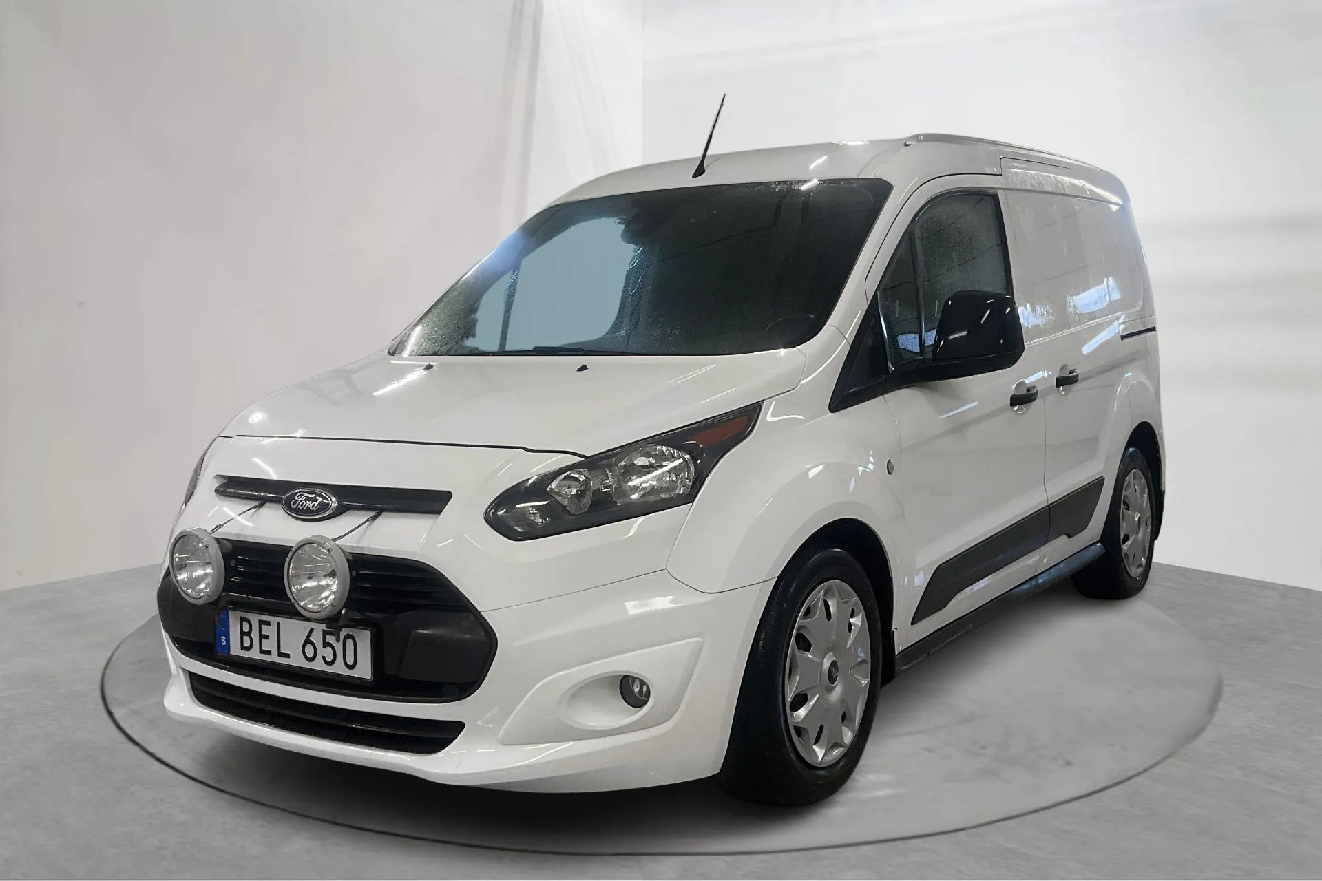 Presentationsfoto 1 av 19: Ford Transit Connect 1.5 TDCi (100hk) - 6 395 mil - Automat - vit - 2016