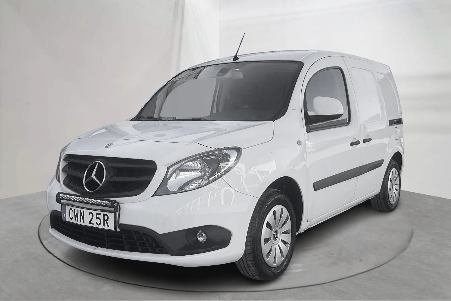 Presentation photo 1 of 16: Mercedes Citan 109 1.5 CDI (95hk) - 23 200 km - Manual - white - 2021