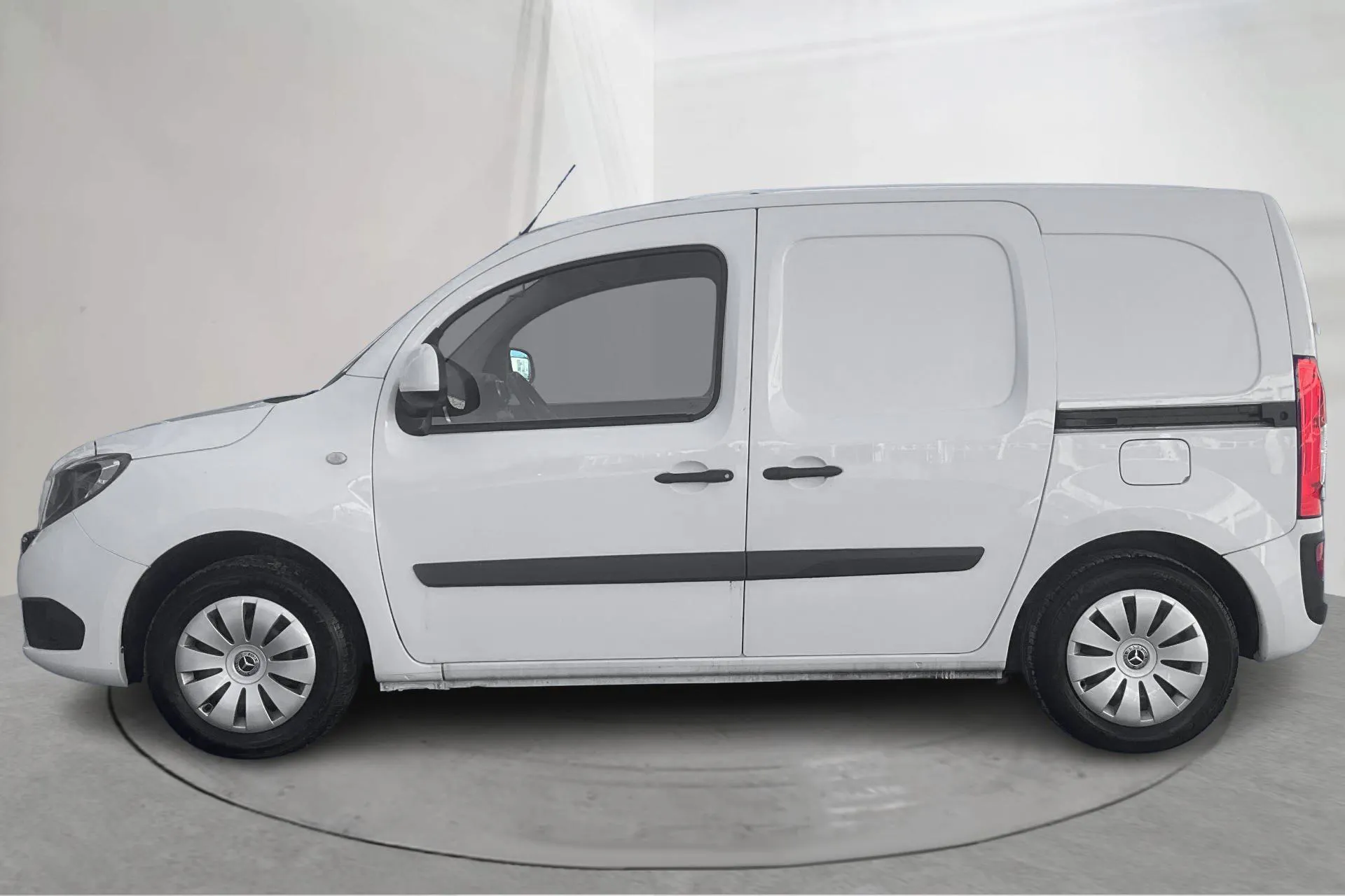 Presentation photo 2 of 16: Mercedes Citan 109 1.5 CDI (95hk) - 23 200 km - Manual - white - 2021