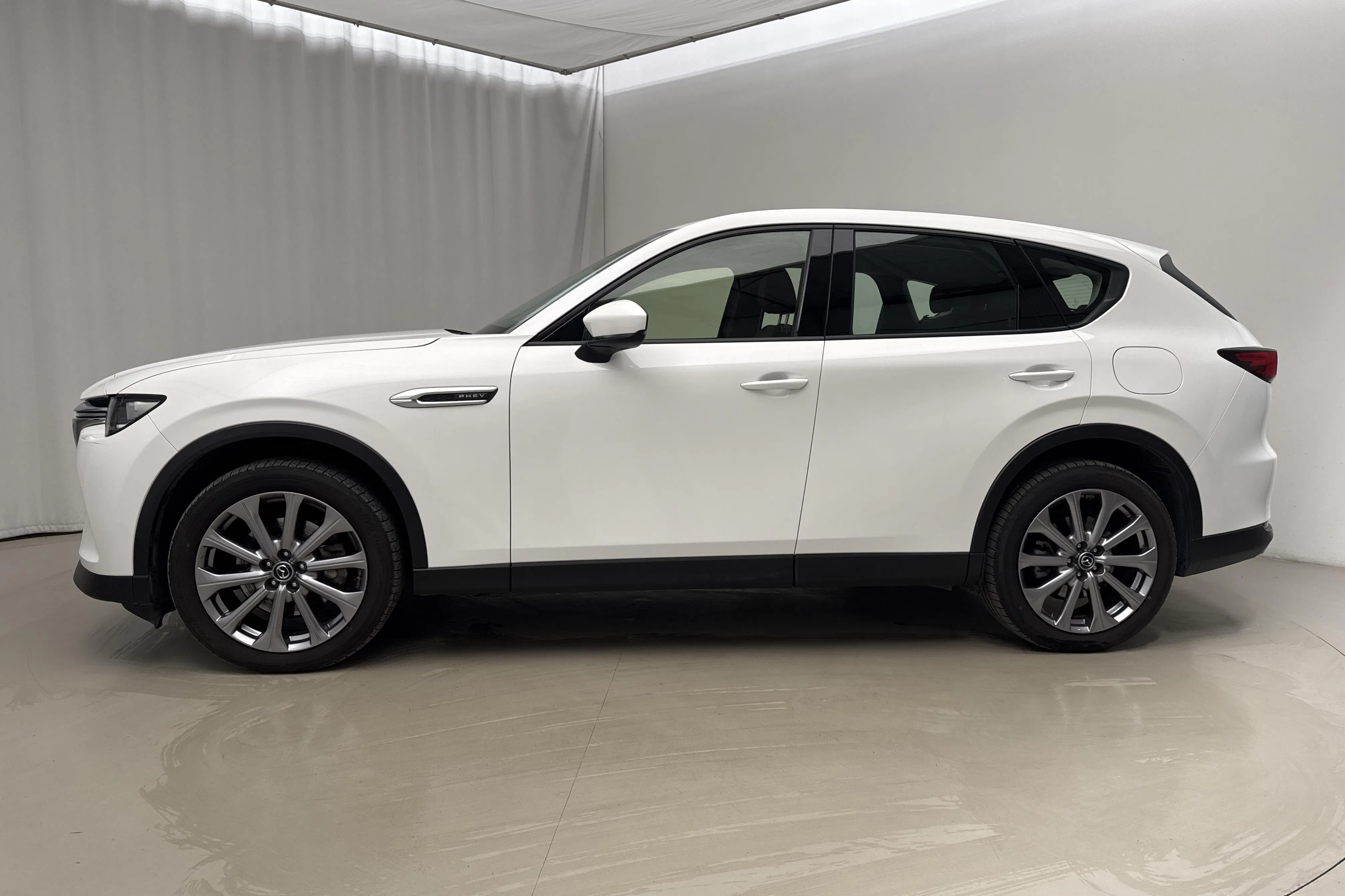 Presentationsfoto 2 av 22: Mazda CX-60 e-Skyactiv PHEV AWD (327hk) - 4 270 mil - Automat - vit - 2024