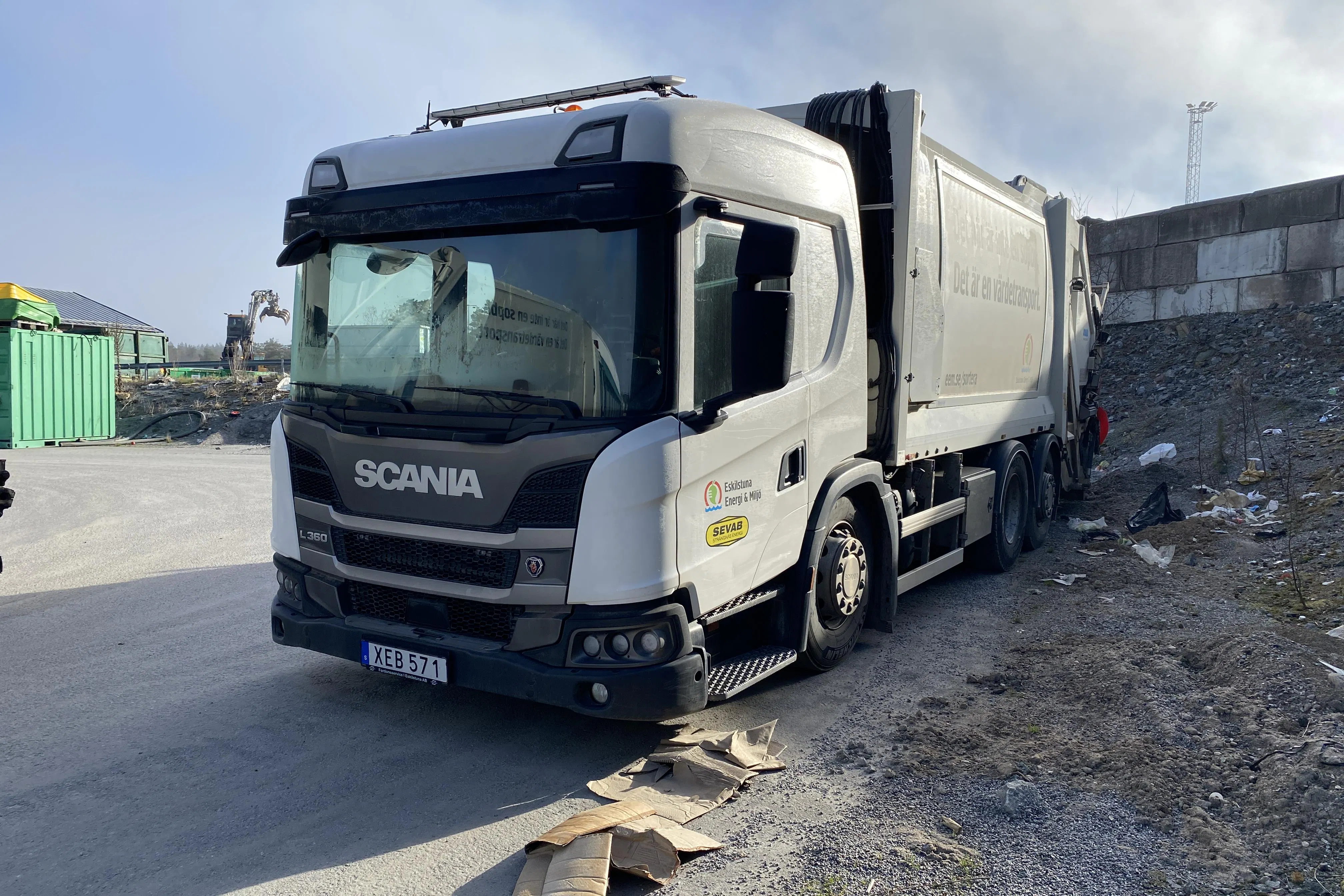 Presentationsfoto 2 av 36: SCANIA L360B 6X2*4 NB - 99 781 km - Automat - vit - 2018