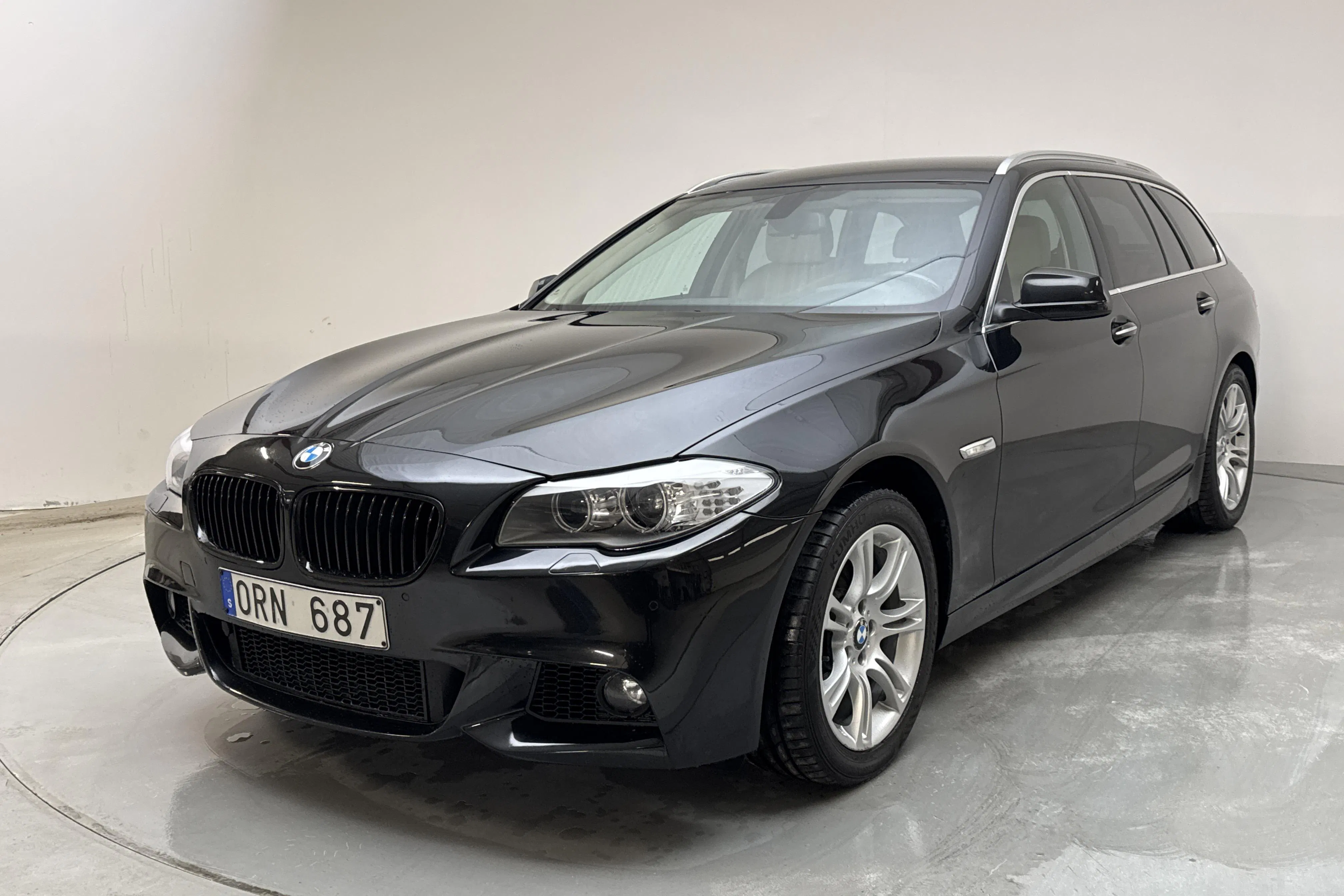 Presentation photo 1 of 14: BMW 520d Touring, F11 (200hk) - 255 250 km - Automatic - black - 2013