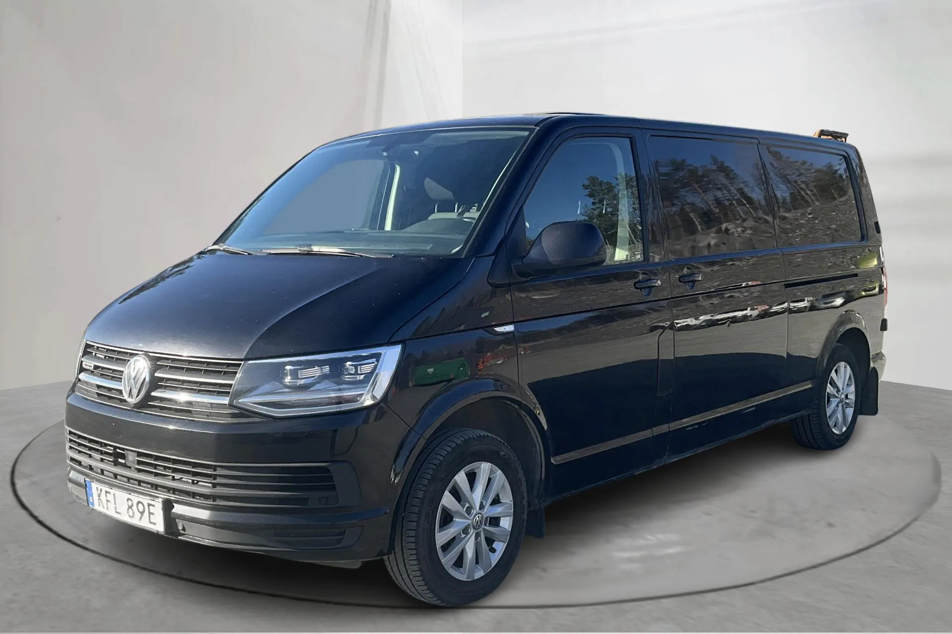 Presentation photo 1 of 14: VW Transporter T6 2.0 TDI BMT Skåp 4MOTION (150hk) - 176 210 km - Automatic - black - 2019