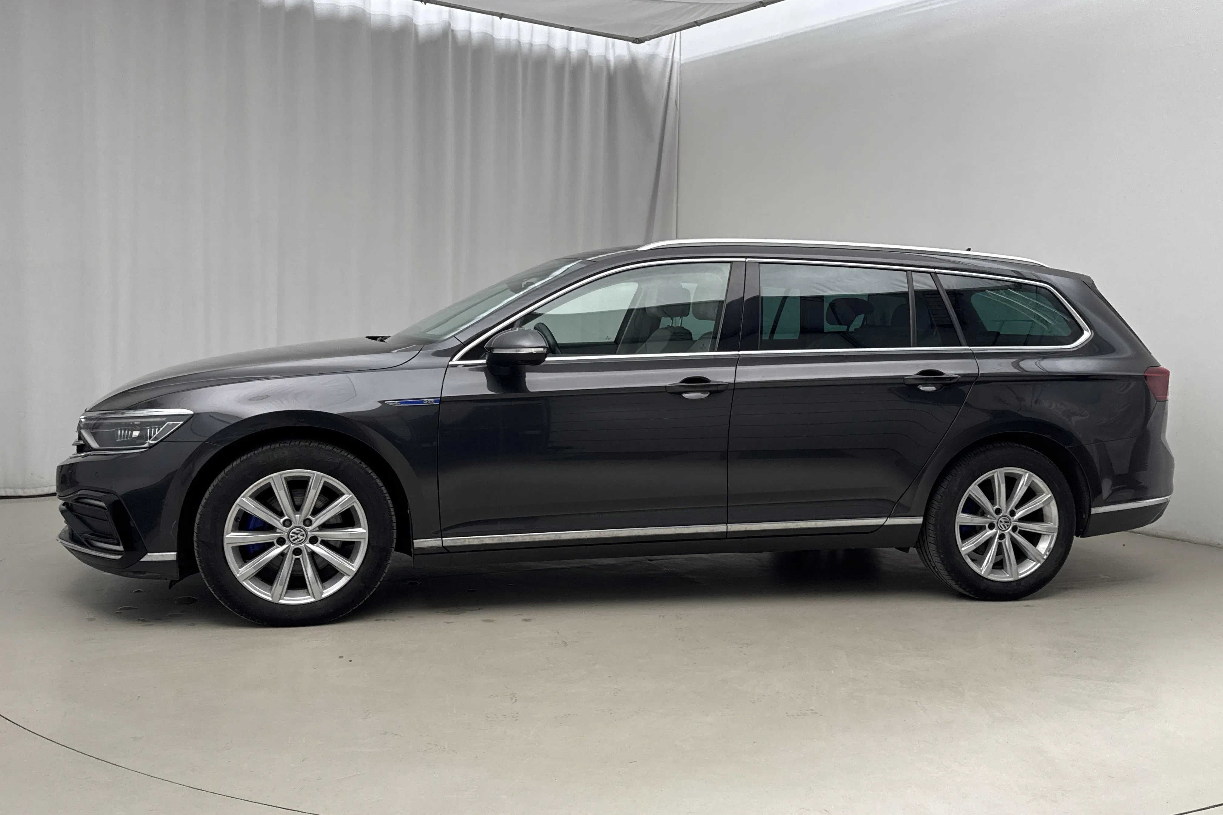Presentationsfoto 2 av 22: VW Passat 1.4 GTE Sportscombi (218hk) - 10 319 mil - Automat - Dark Grey - 2020