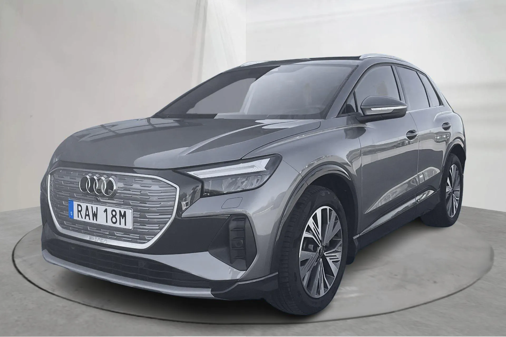 Presentation photo 1 of 17: Audi Q4 50 e-tron quattro 77kWh (299hk) - 27 220 km - Automatic - gray - 2024