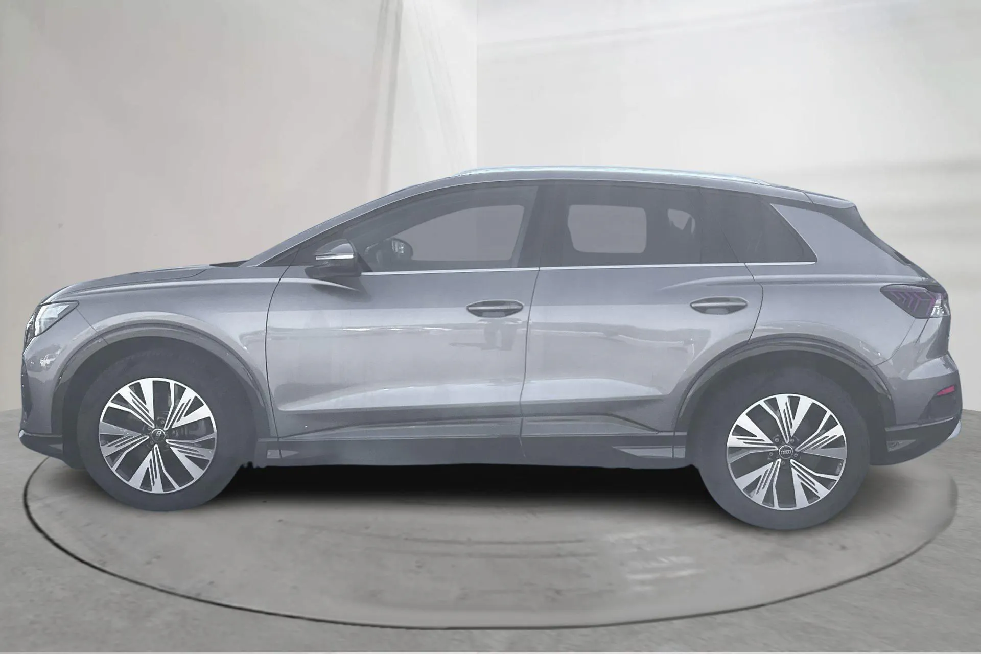 Presentation photo 2 of 17: Audi Q4 50 e-tron quattro 77kWh (299hk) - 27 220 km - Automatic - gray - 2024