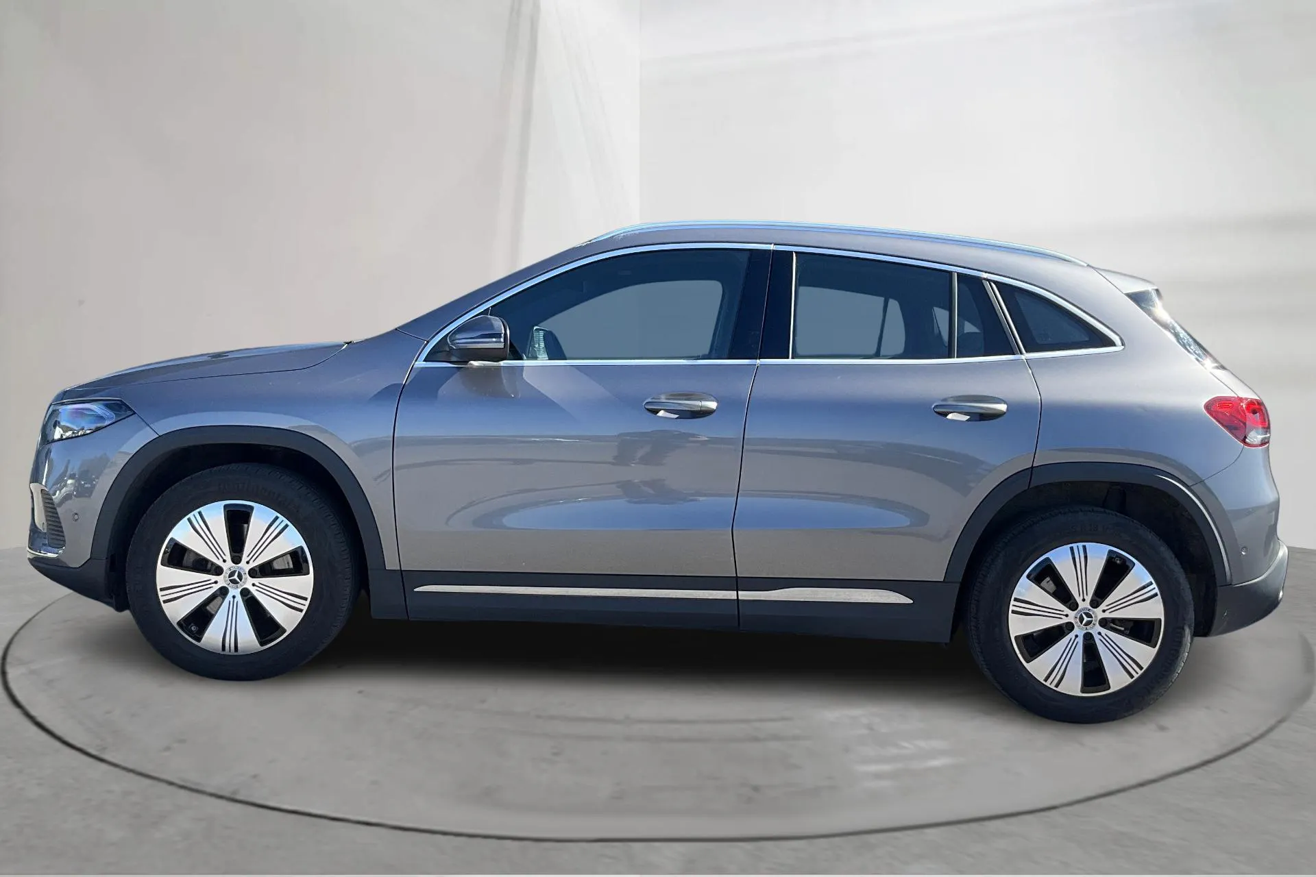 Presentationsfoto 2 av 19: Mercedes EQA 250 H243 (190hk) - 12 826 mil - Automat - Dark Grey - 2023