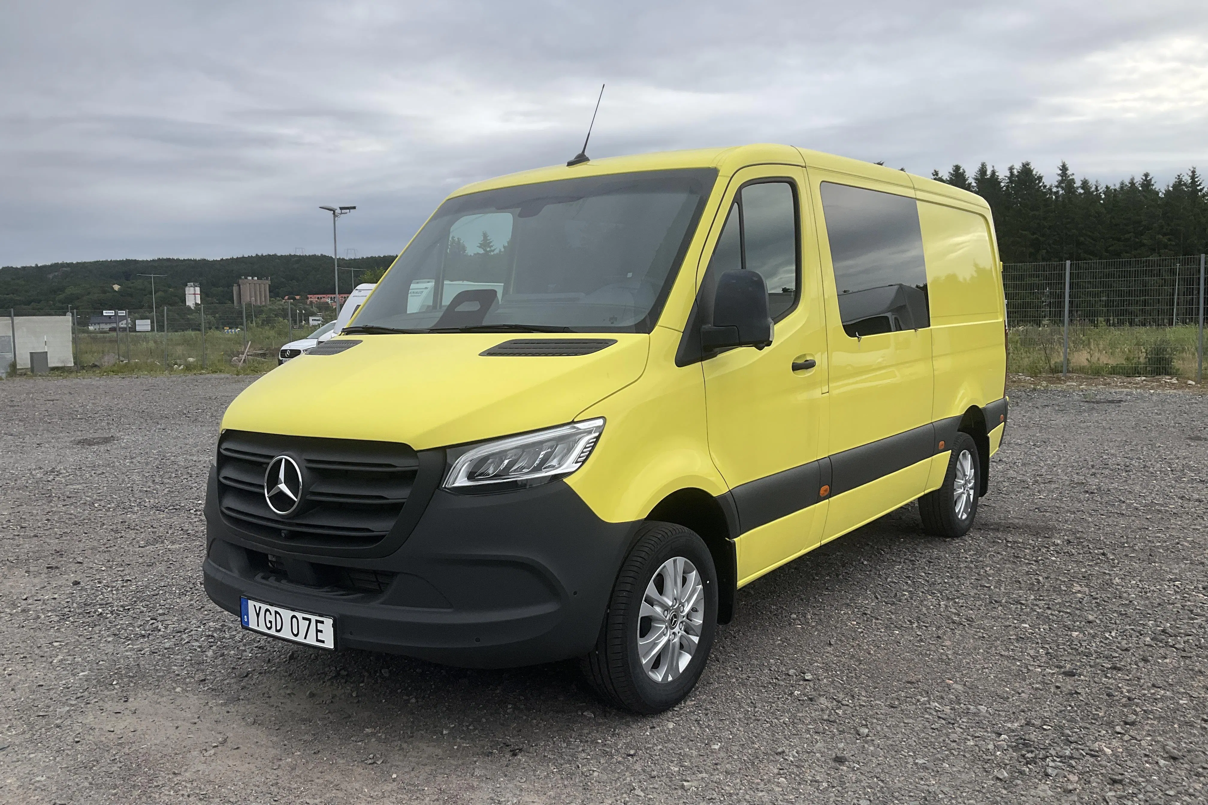 Presentation photo 1 of 13: Mercedes Sprinter 419 CDI - 66 km - Automatic - yellow - 2025