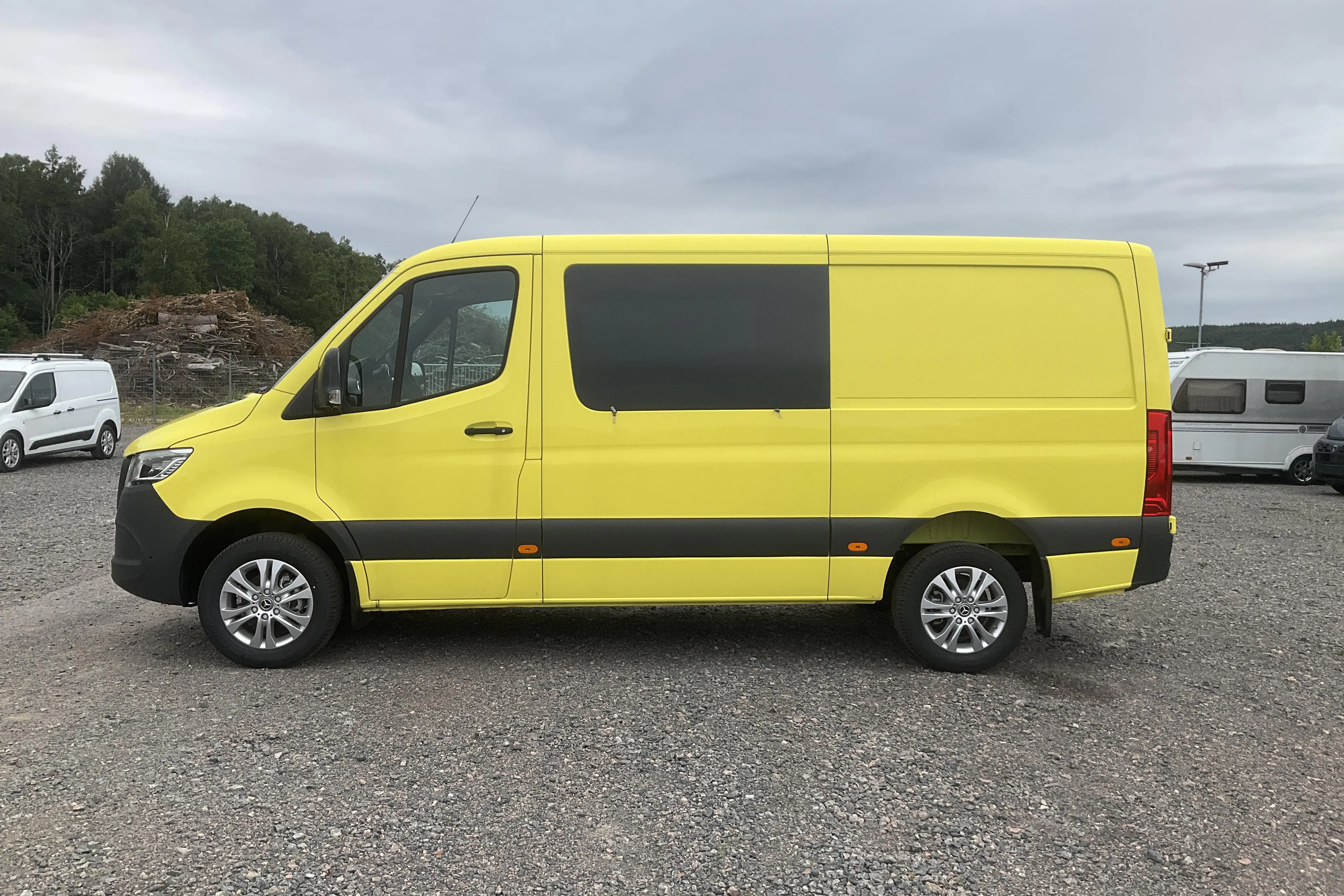 Presentation photo 2 of 13: Mercedes Sprinter 419 CDI - 66 km - Automatic - yellow - 2025