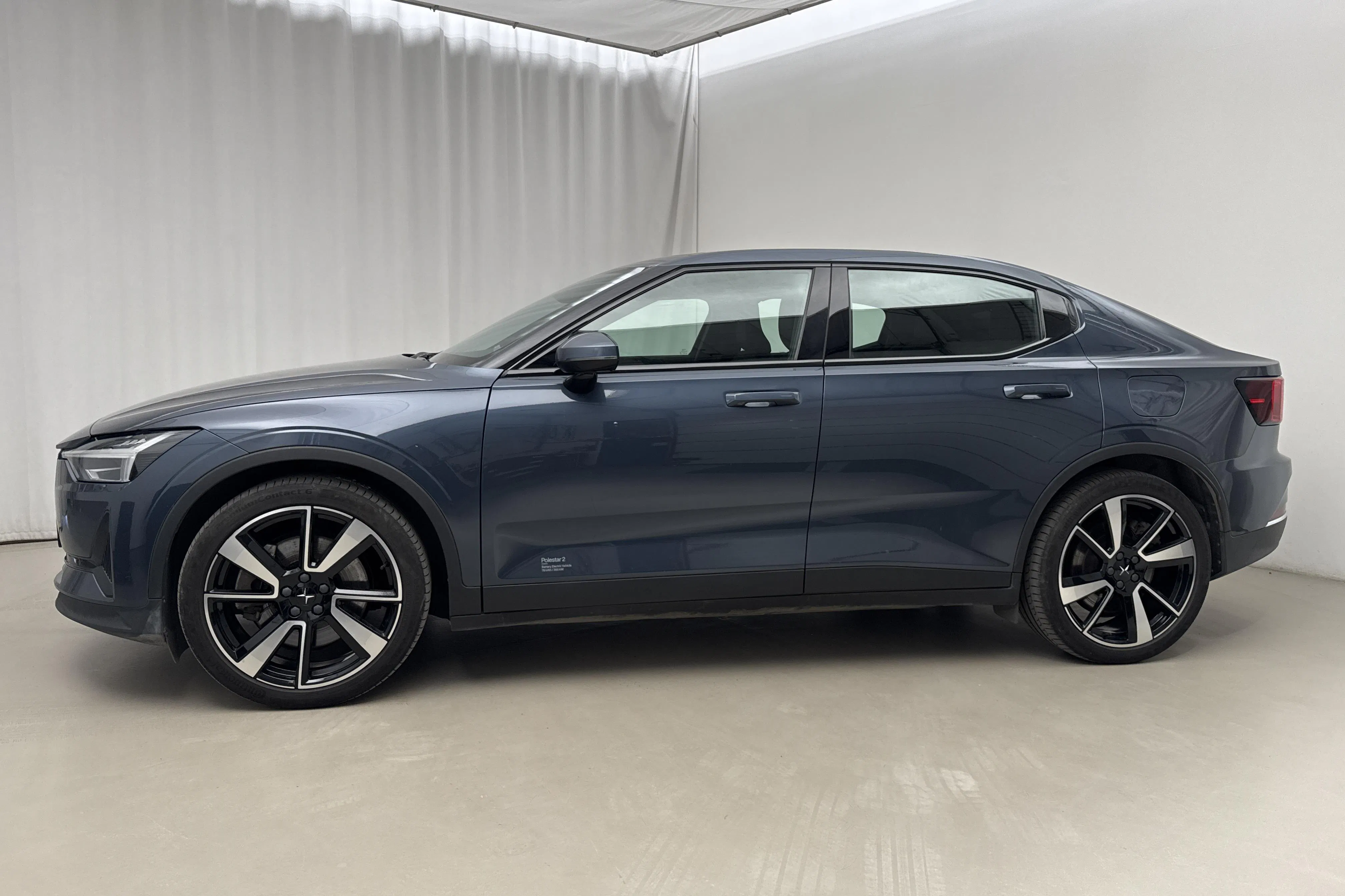 Presentationsfoto 2 av 23: Polestar 2 Long range Dual motor (408hk) - 11 146 mil - Automat - Dark Blue - 2022