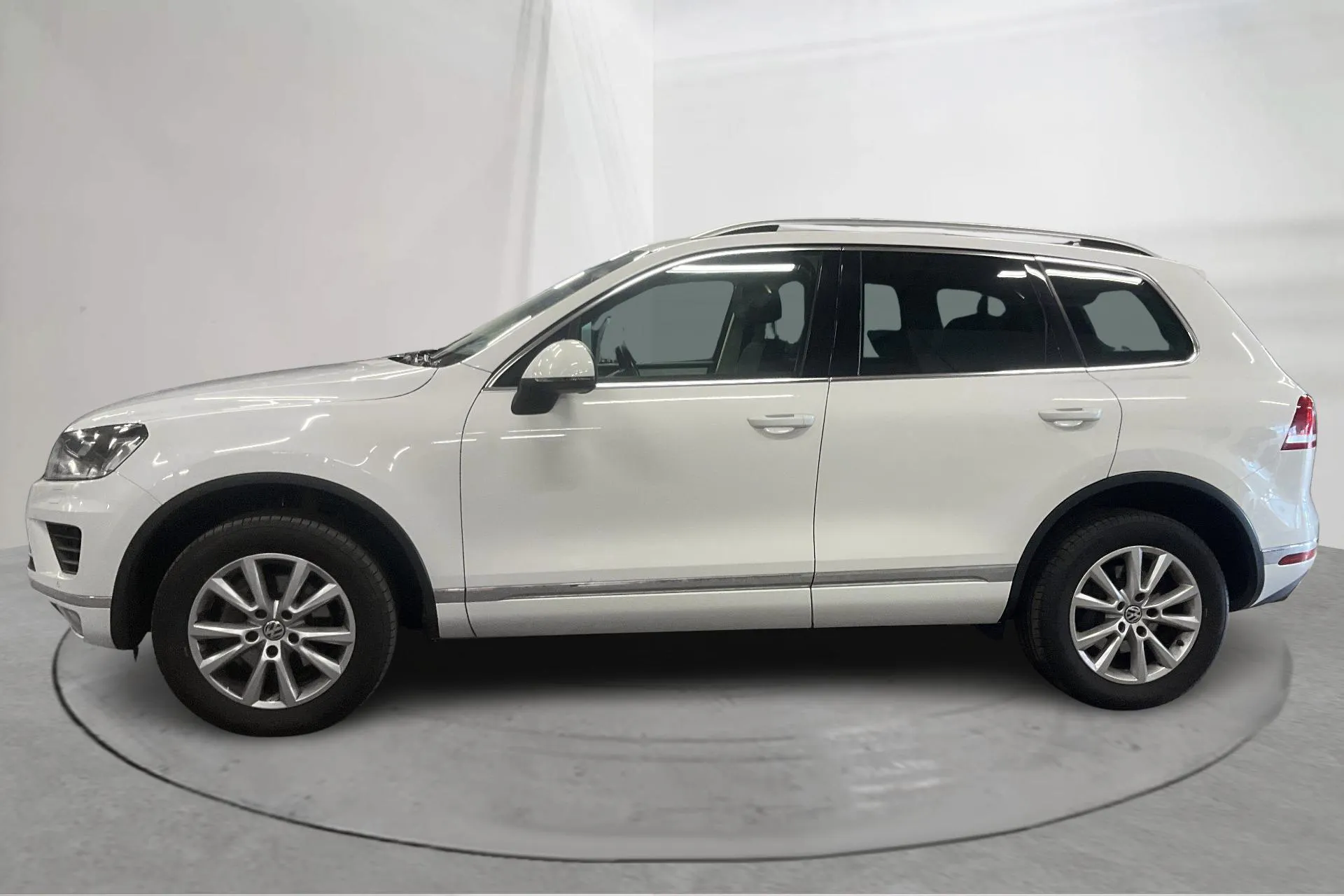 Presentationsfoto 2 av 20: VW Touareg 3.0 TDI BlueMotion Technology (204hk) - 20 296 mil - Automat - vit - 2017