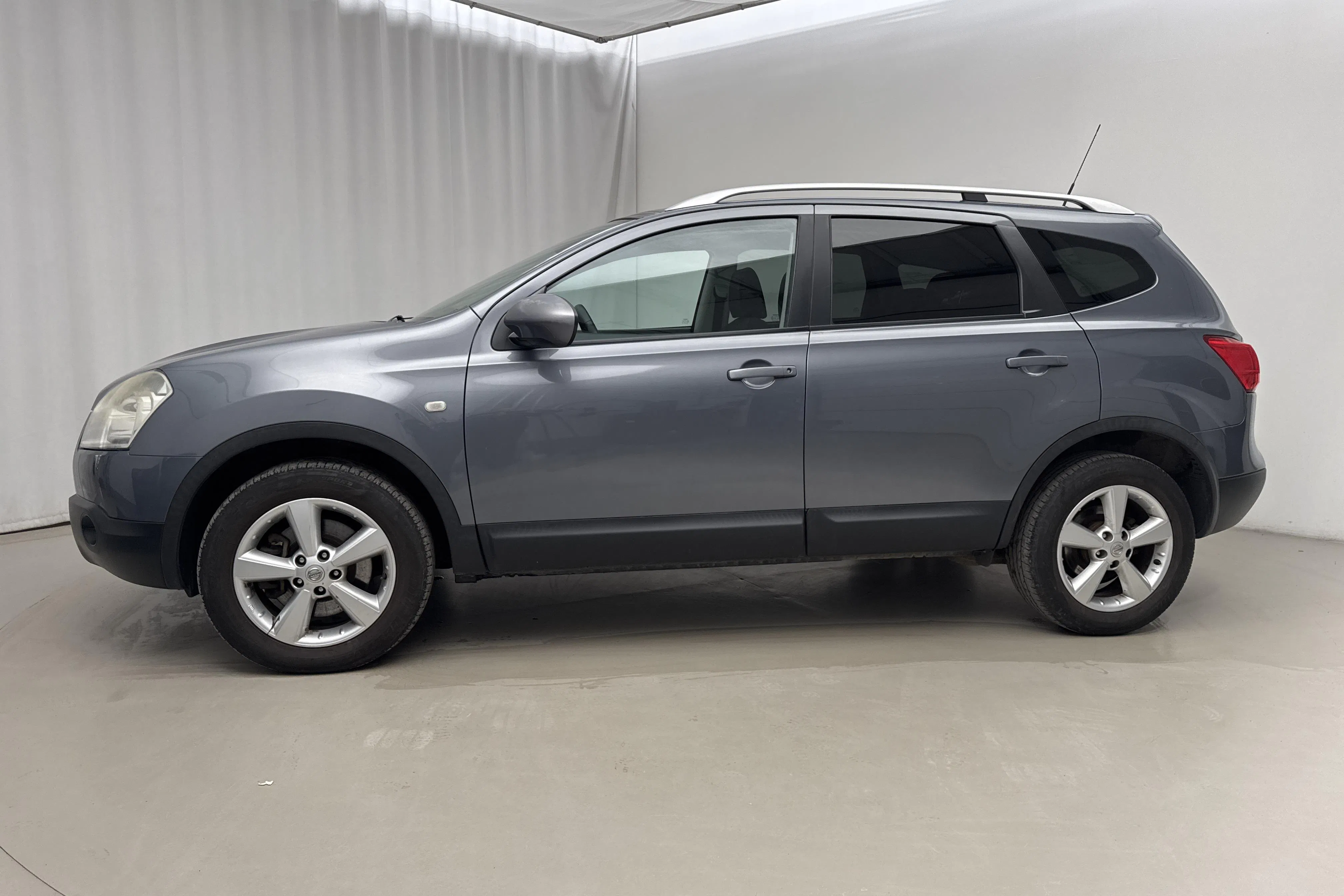 Presentationsfoto 2 av 19: Nissan Qashqai+2 2.0 dCi (150hk) - 16 792 mil - Manuell - blå - 2009