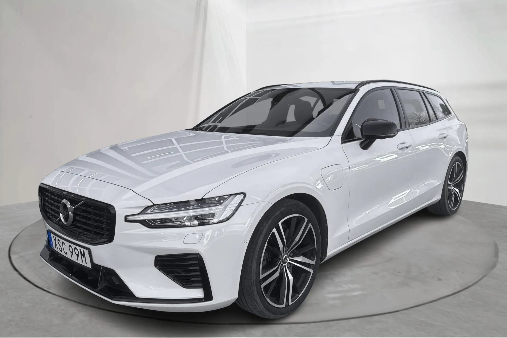 Presentationsfoto 1 av 20: Volvo V60 T8 AWD Twin Engine (390hk) - 14 420 mil - Automat - vit - 2021