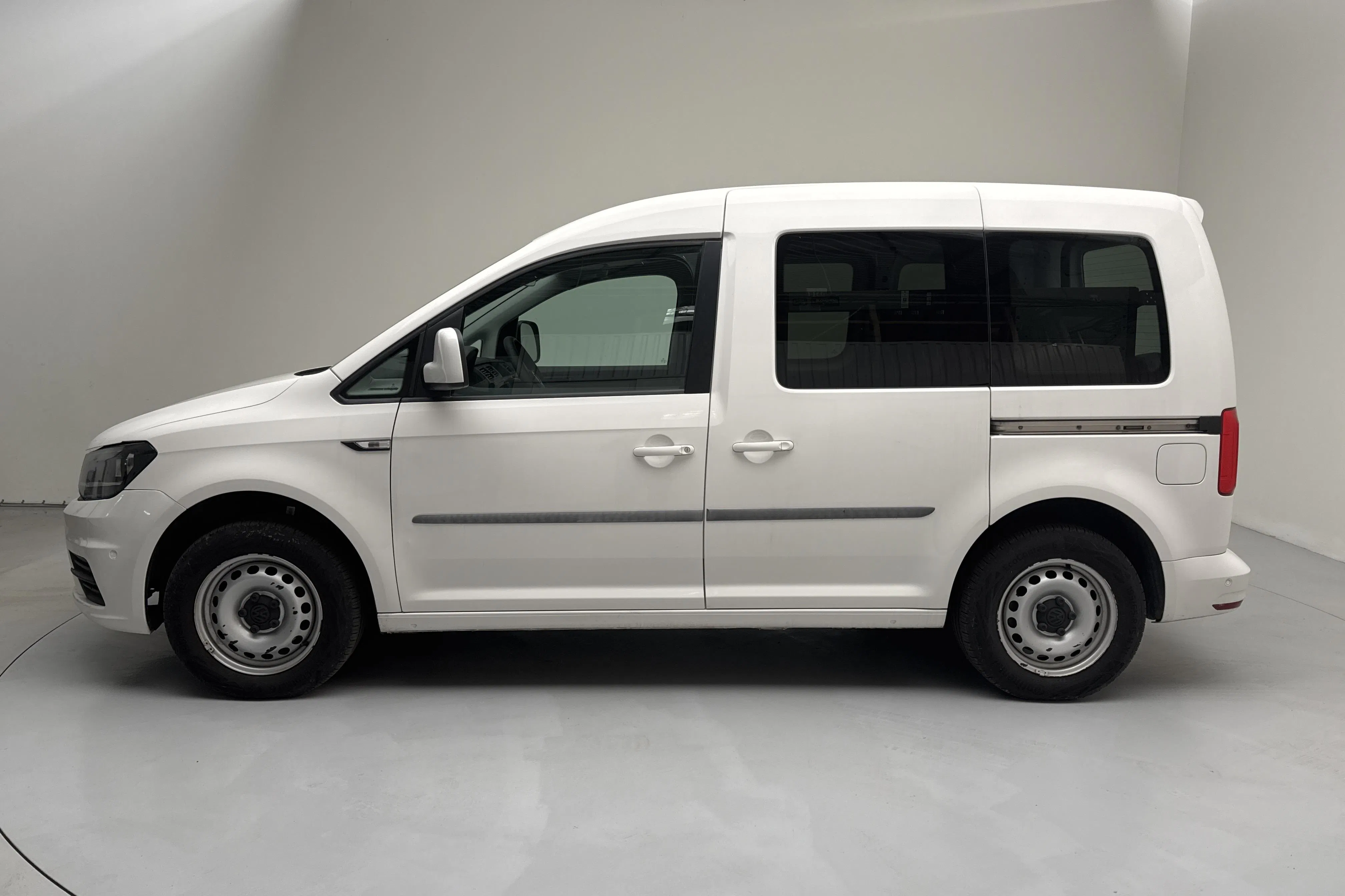 Presentation photo 2 of 17: VW Caddy 1.4 TGI Skåp (110hk) - 24 040 km - Automatic - white - 2019