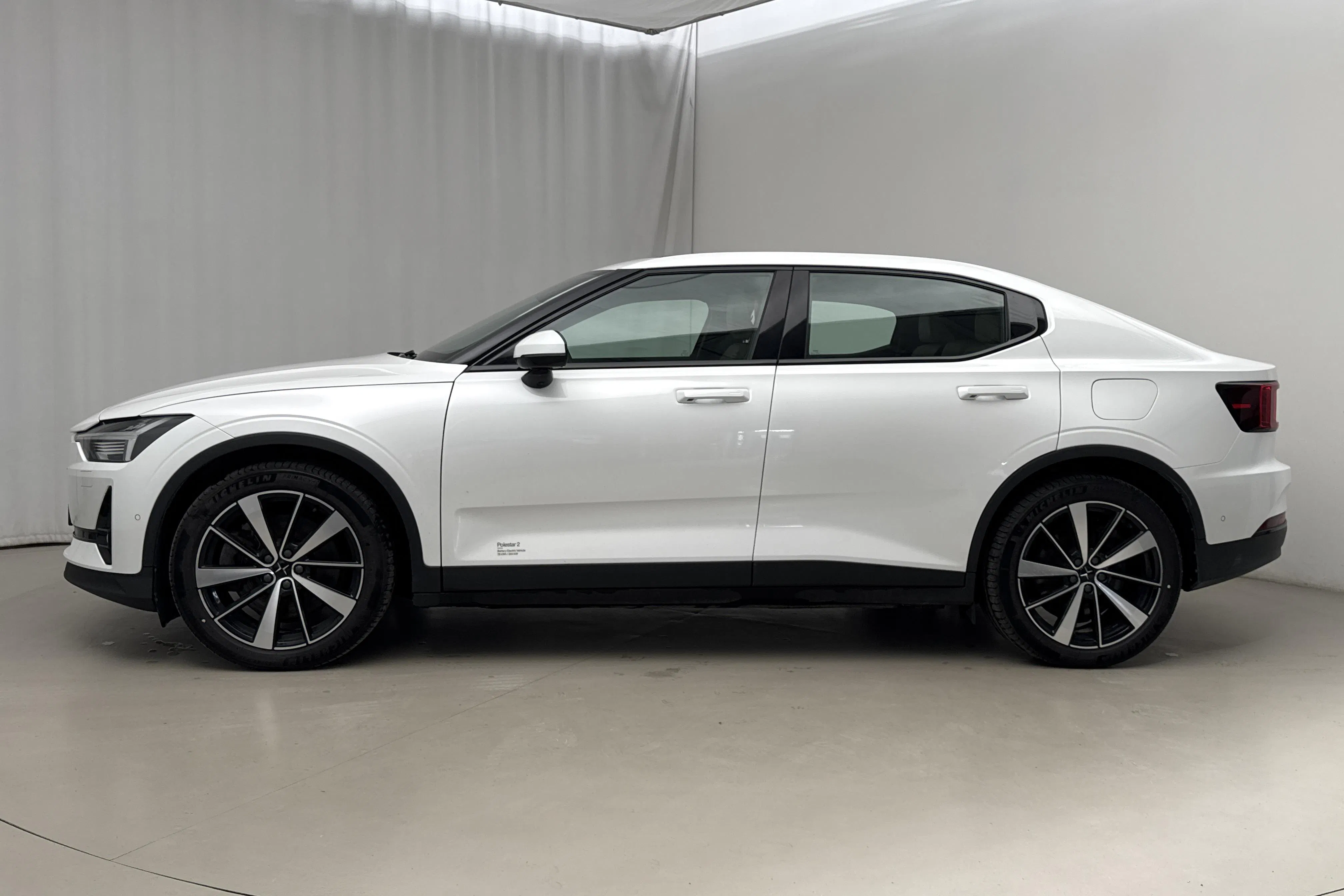 Presentationsfoto 2 av 25: Polestar 2 Long range Dual motor (408hk) - 17 195 mil - Automat - vit - 2021