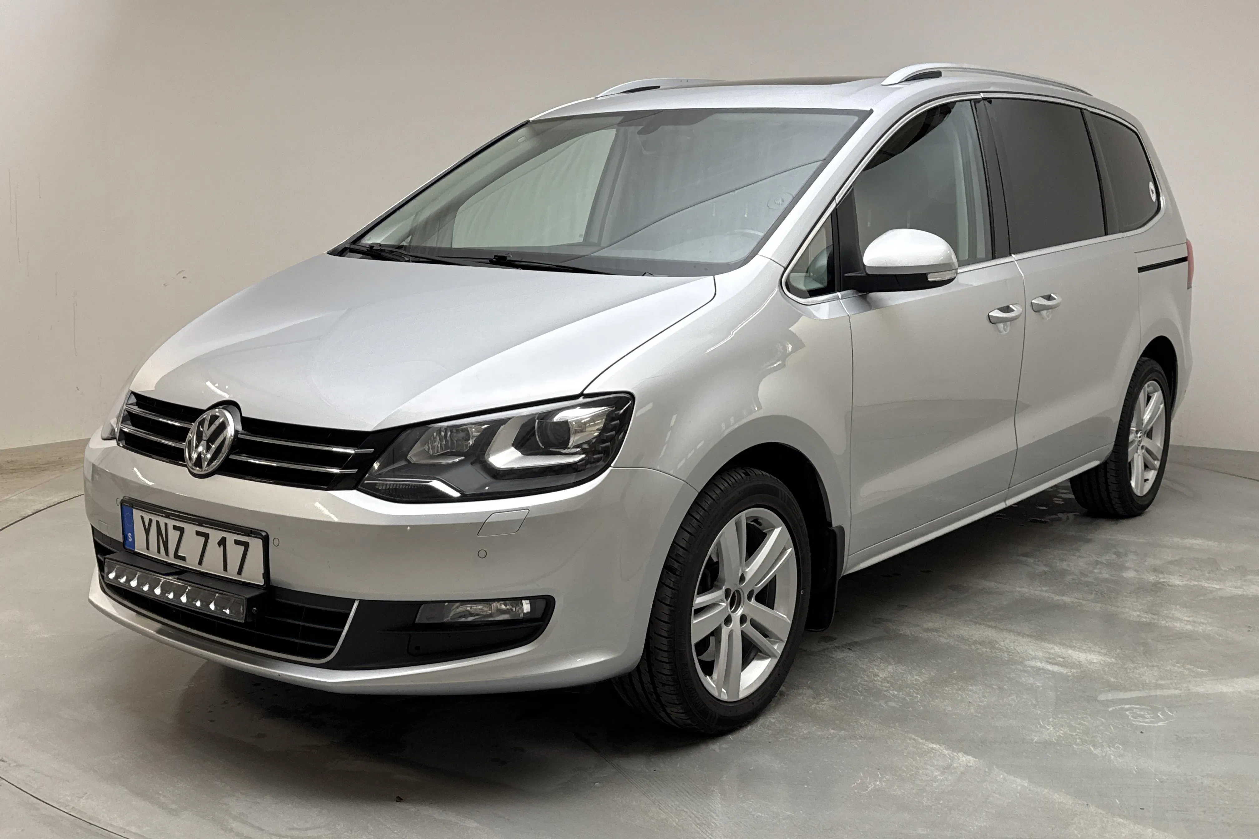 Presentation photo 1 of 14: VW Sharan 2.0 TDI (150hk) - 175 520 km - Automatic - silver - 2018