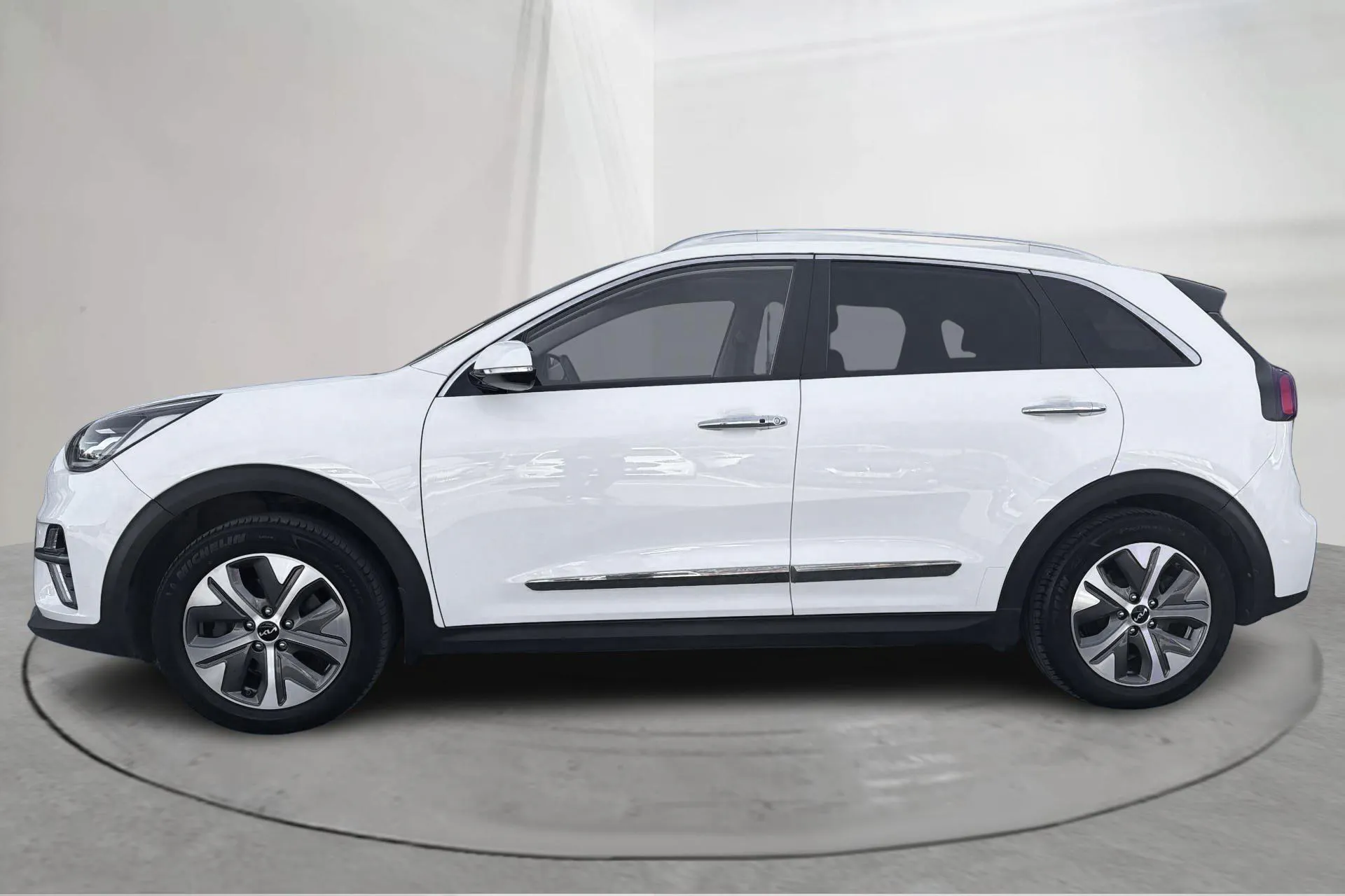Presentationsfoto 2 av 19: KIA e-Niro 64kWh (204hk) - 11 722 mil - Automat - vit - 2022