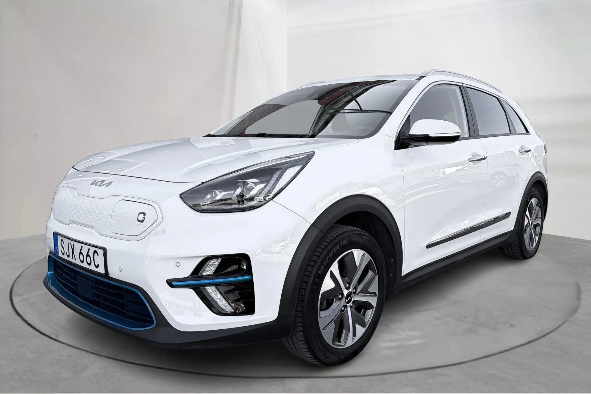 Presentationsfoto 1 av 19: KIA e-Niro 64kWh (204hk) - 11 722 mil - Automat - vit - 2022
