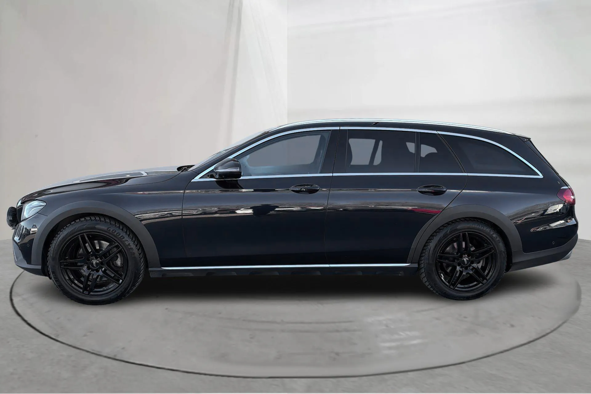 Presentation photo 2 of 16: Mercedes E 220 d 4MATIC Kombi All-Terrain S213 (194hk) - 266 720 km - Automatic - Dark Blue - 2018