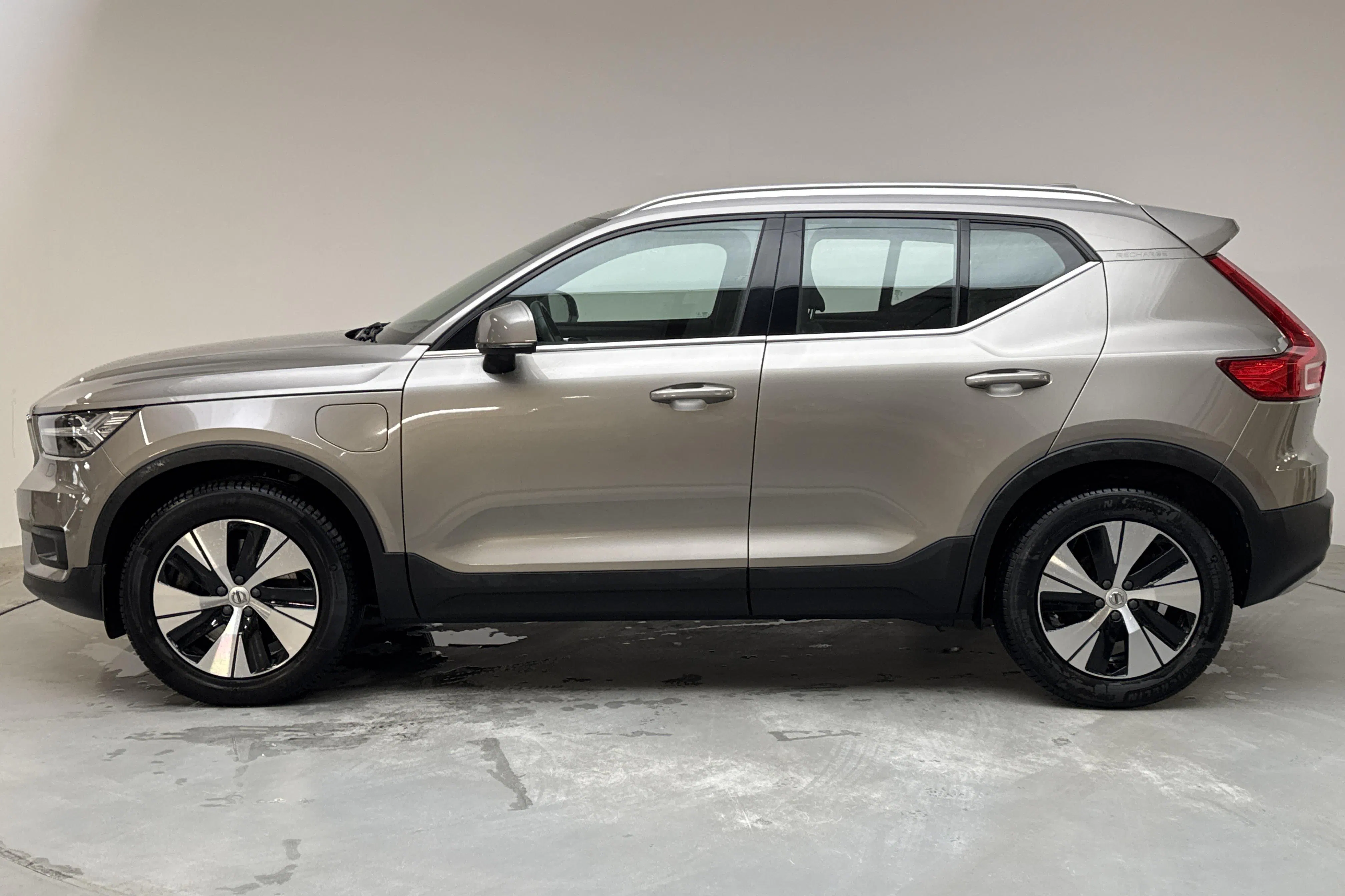 Presentation photo 2 of 18: Volvo XC40 T4 2WD Twin Engine (211hk) - 108 690 km - Automatic - gray - 2021