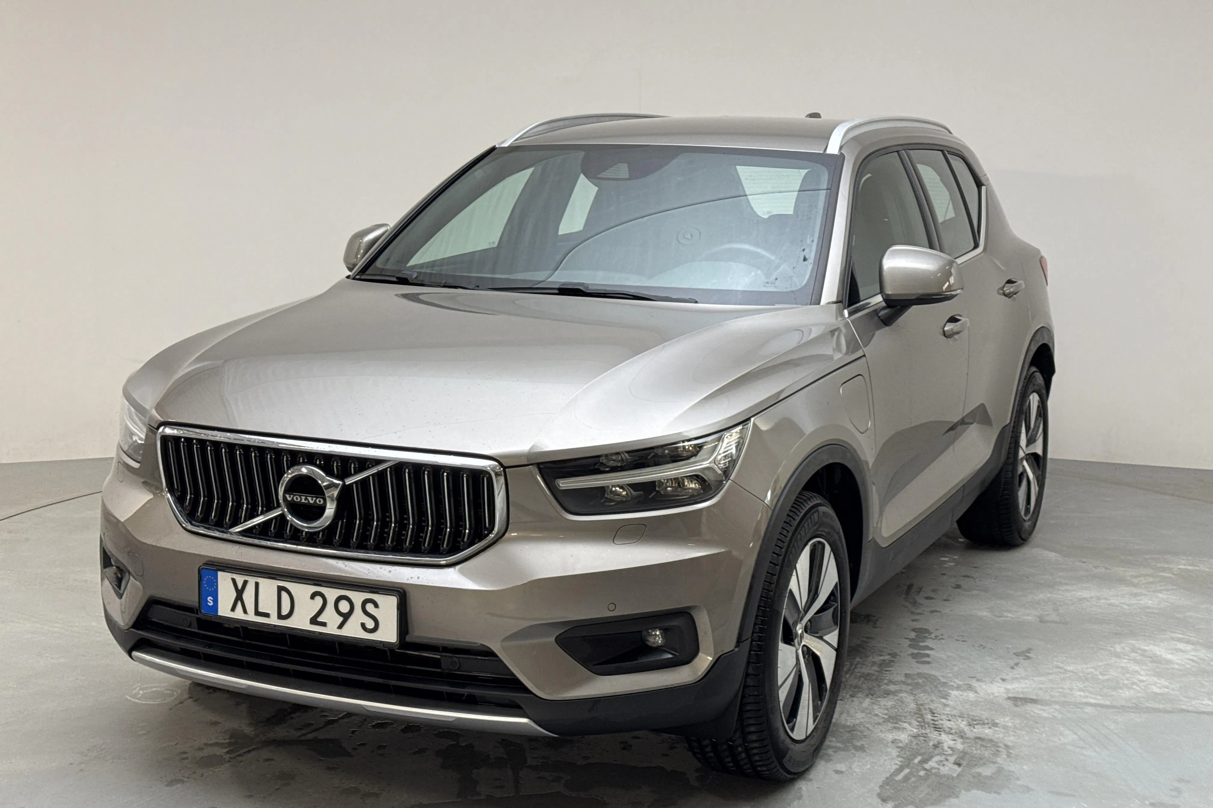 Presentation photo 1 of 18: Volvo XC40 T4 2WD Twin Engine (211hk) - 108 690 km - Automatic - gray - 2021