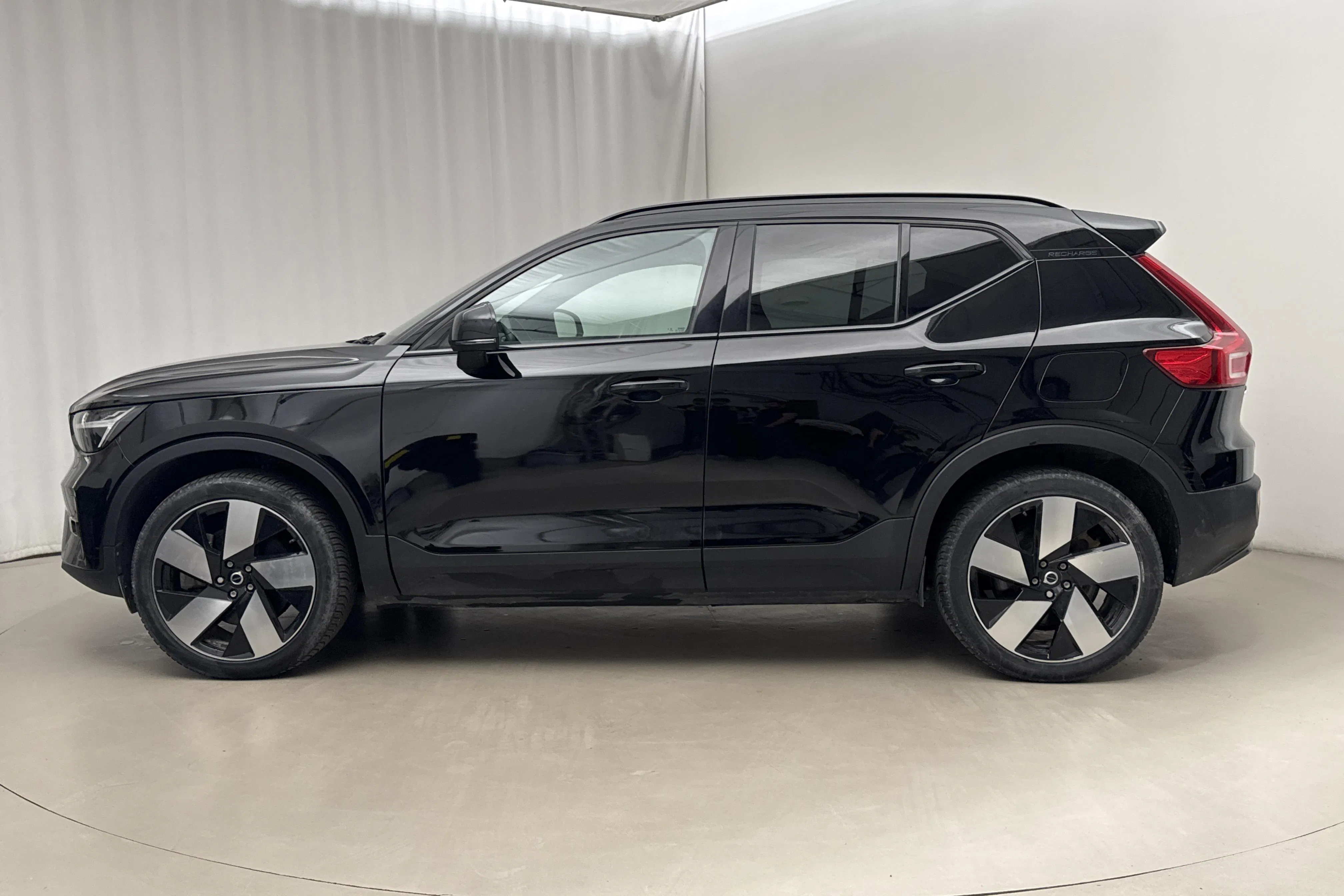 Presentation photo 2 of 21: Volvo XC40 P6 Recharge (231hk) - 94 560 km - Automatic - black - 2023