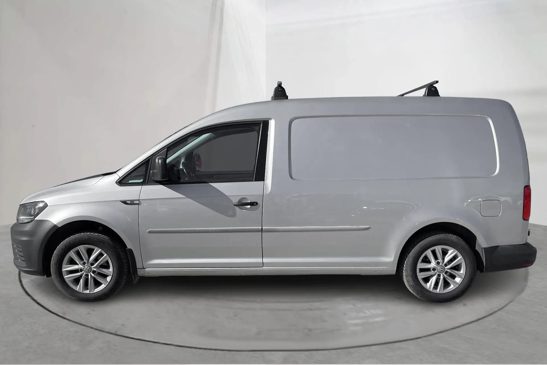 Presentation photo 2 of 18: VW Caddy 2.0 TDI Maxi Skåp (102hk) - 212 670 km - Automatic - silver - 2018
