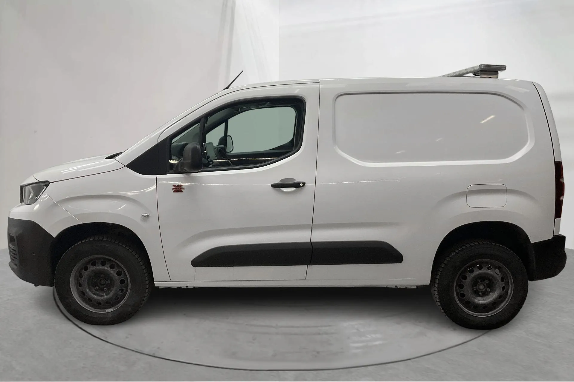 Presentation photo 2 of 19: Peugeot Partner 1.5 HDI Skåp 4x4 (130hk) - 176 040 km - Manual - white - 2019