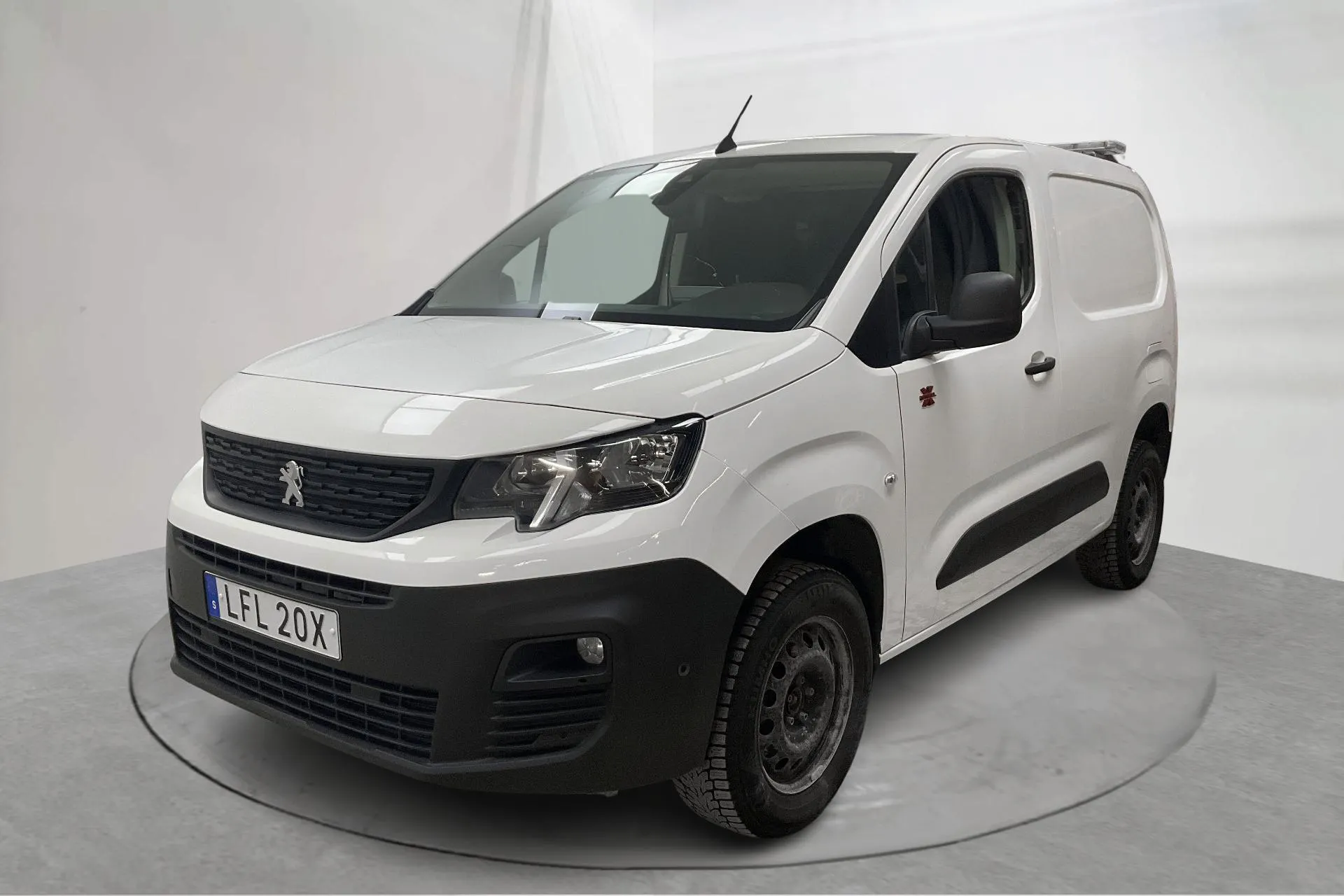 Presentation photo 1 of 19: Peugeot Partner 1.5 HDI Skåp 4x4 (130hk) - 176 040 km - Manual - white - 2019