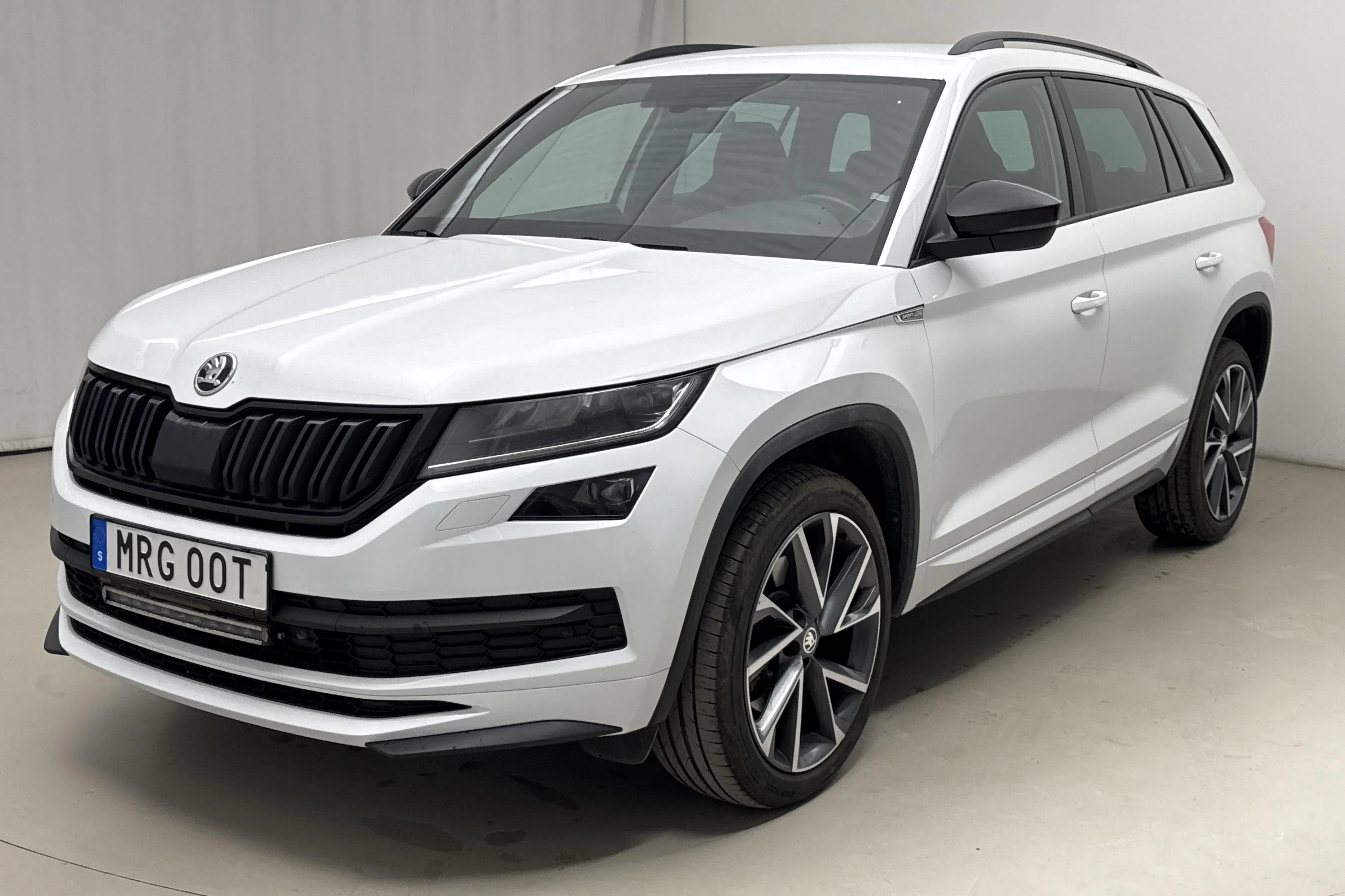 Presentationsfoto 1 av 17: Skoda Kodiaq 2.0 TDI 4X4 (190hk) - 15 171 mil - Automat - vit - 2021