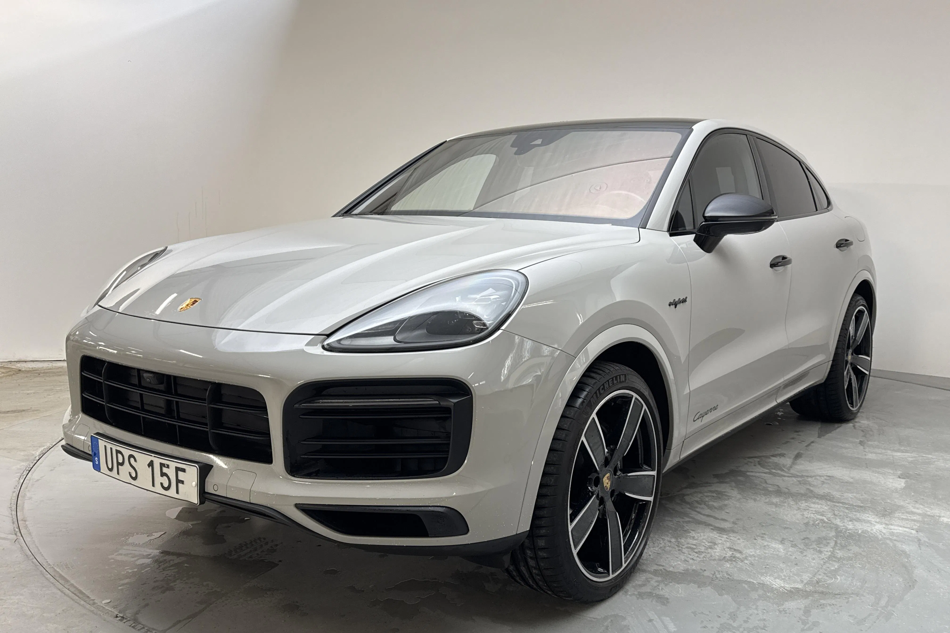 Porsche Cayenne E-hybrid (462hk)
