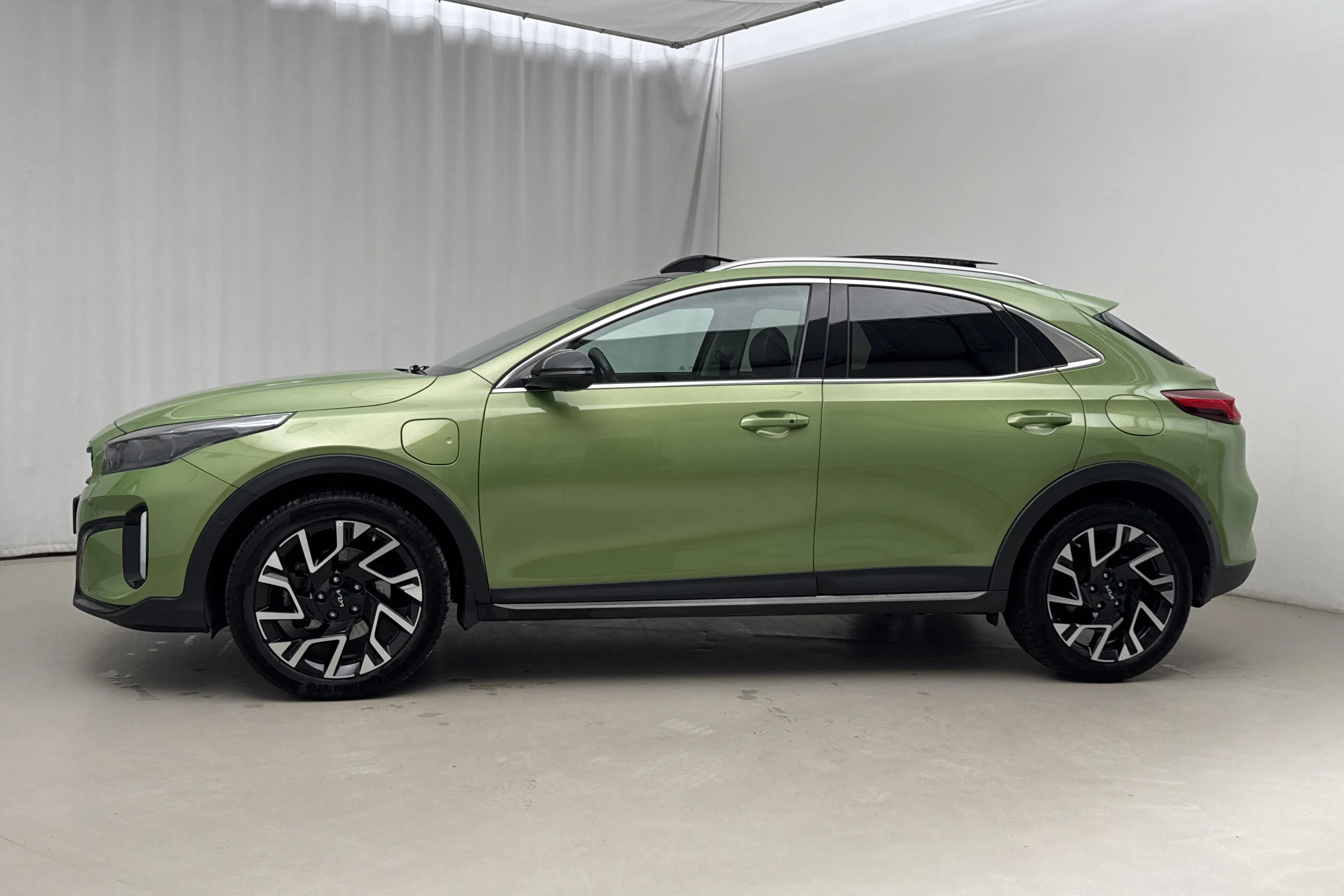 Presentation photo 2 of 24: KIA XCeed 1.6 Plug-in Hybrid 5dr (141hk) - 33 130 km - Automatic - green - 2023