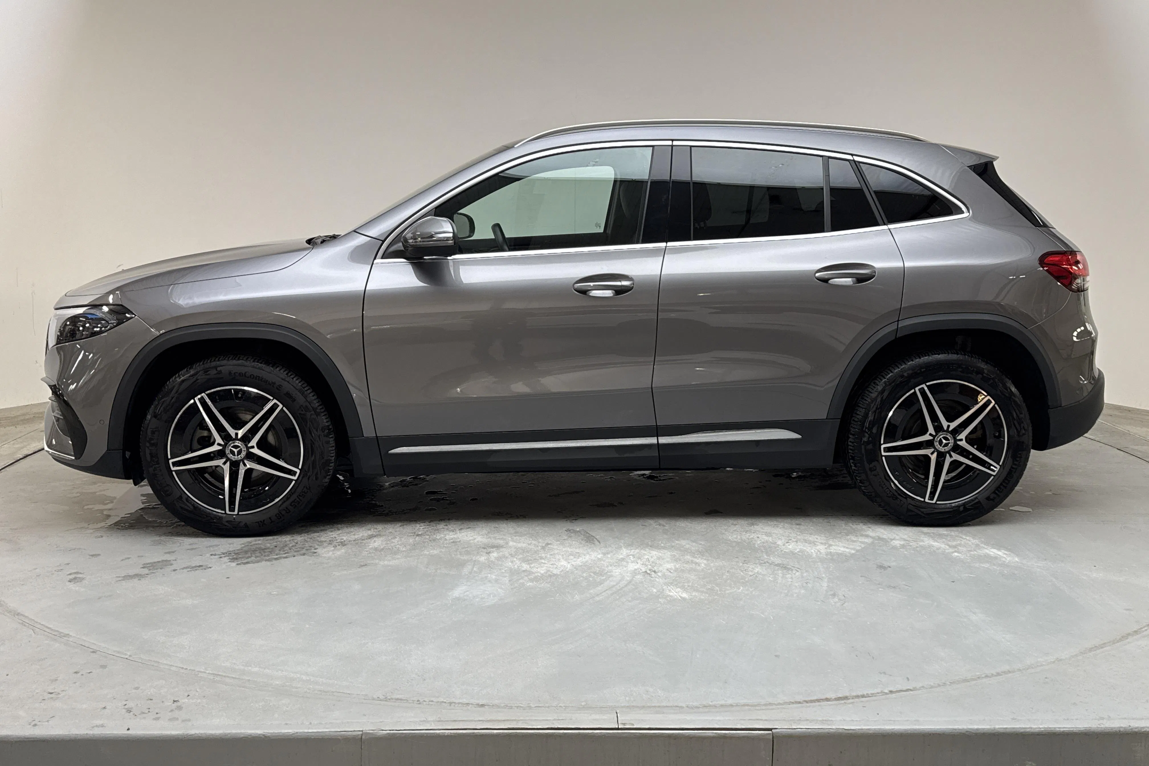 Presentationsfoto 2 av 19: Mercedes EQA 250+ H243 (190hk) - 4 807 mil - Automat - Dark Grey - 2024