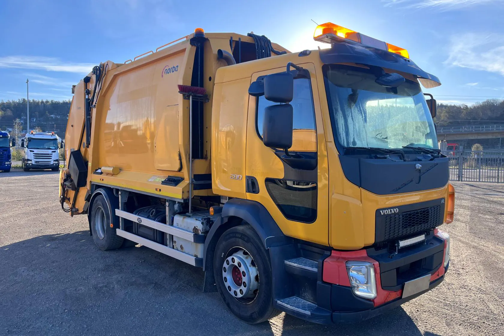 Presentationsfoto 2 av 98: VOLVO FL280 - 150 508 km - Automat - gul - 2018