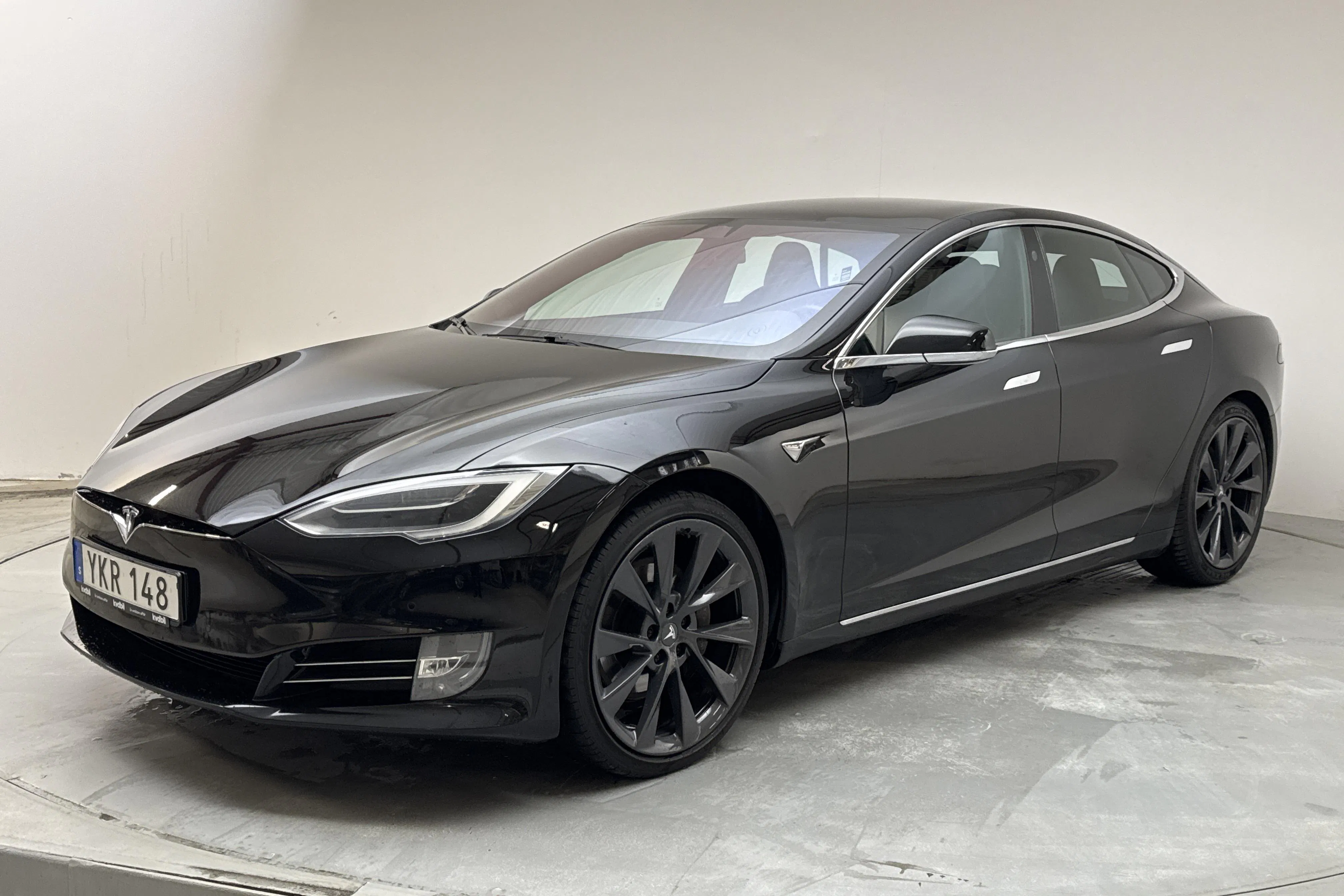 Presentationsfoto 1 av 17: Tesla Model S 75D - 19 236 mil - Automat - svart - 2017