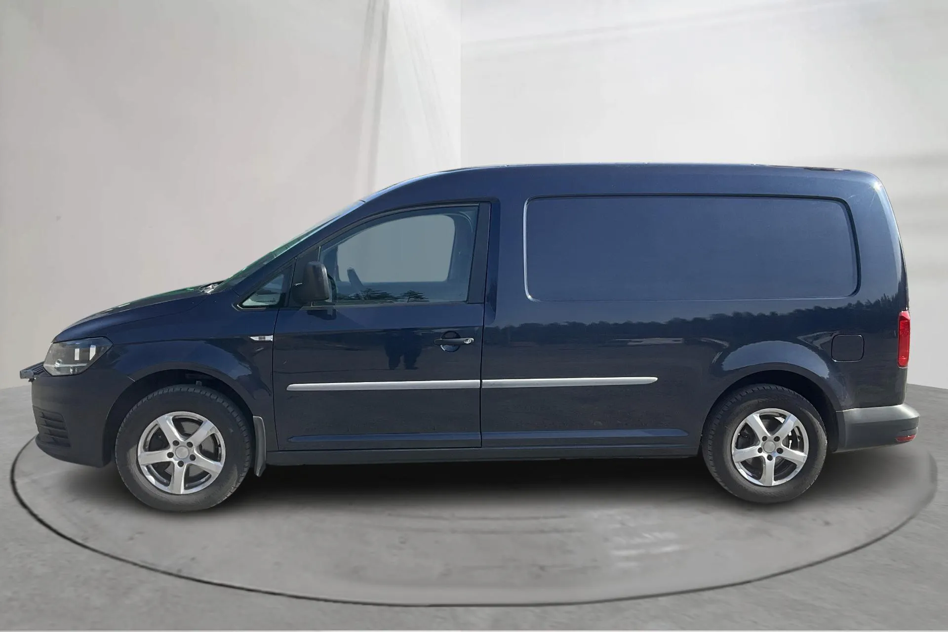 Presentation photo 2 of 13: VW Caddy 2.0 TDI Maxi Skåp (102hk) - 133 710 km - Automatic - Dark Blue - 2018